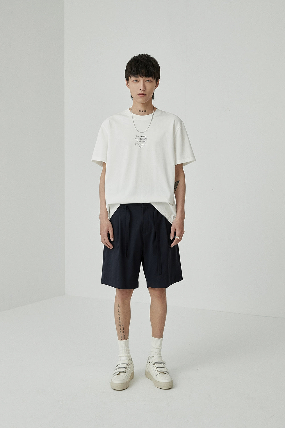 Drawstring Single-Pleat Shorts