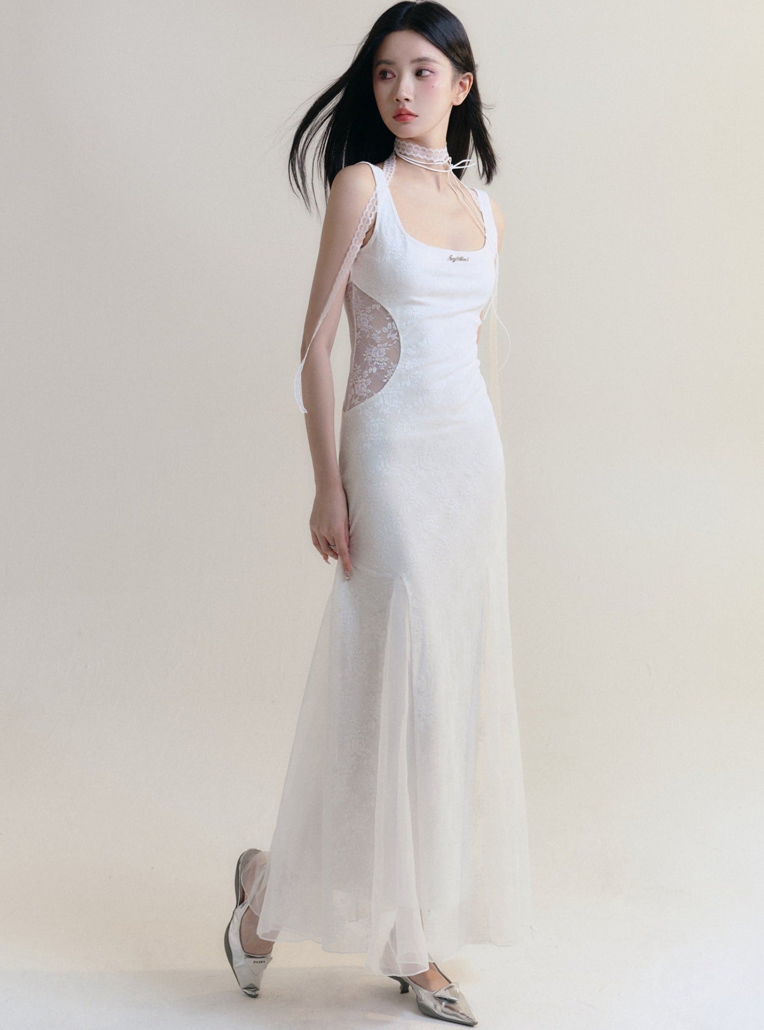 Elegant White Sleeveless Maxi Dress - Fitted Bodice with Flared Hem