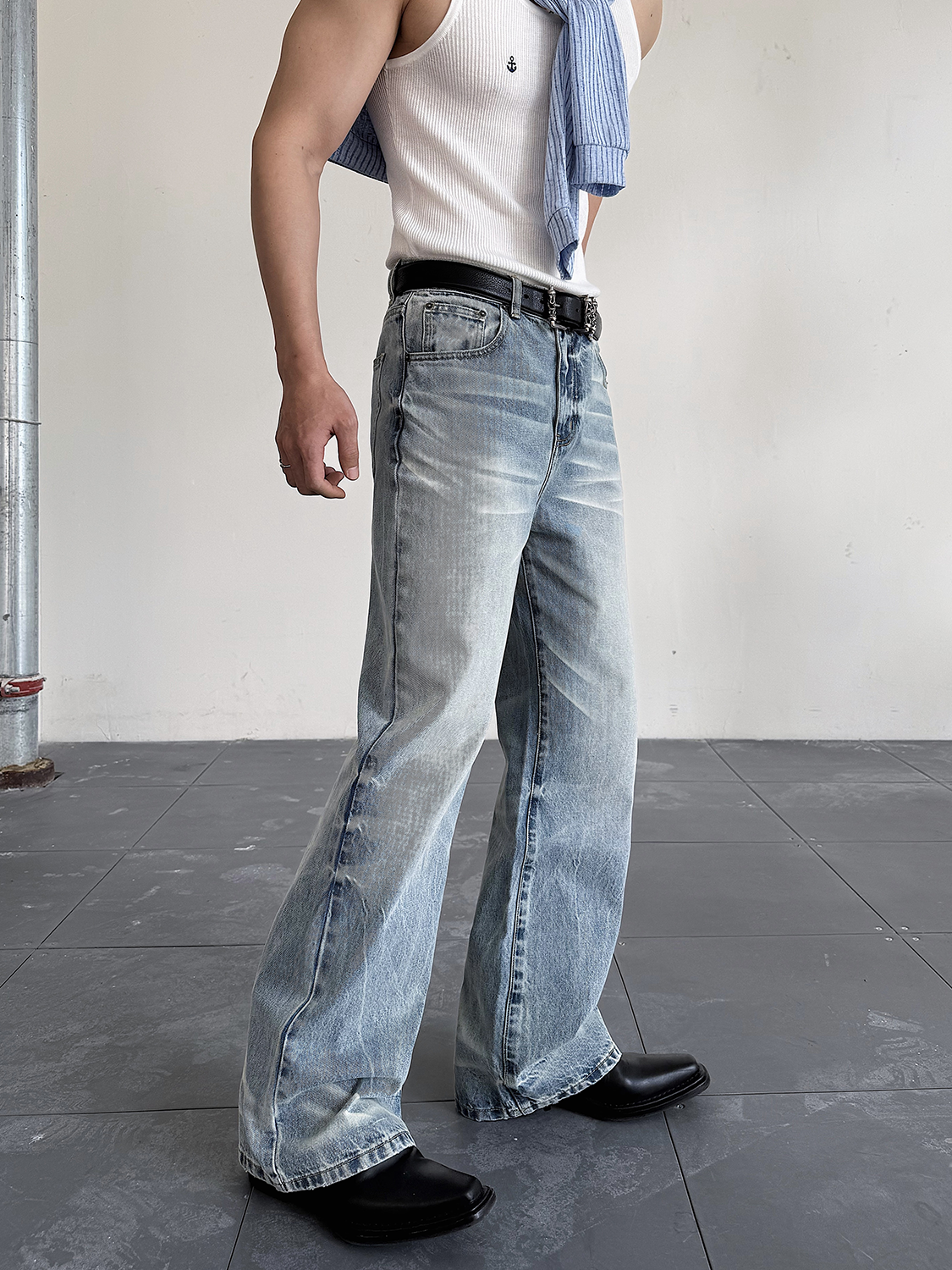 Light Wash Relaxed Fit Jeans