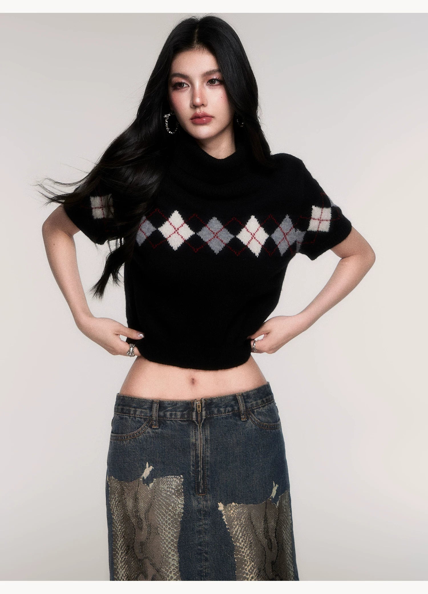 Noir Wink Argyle Crop Sweater