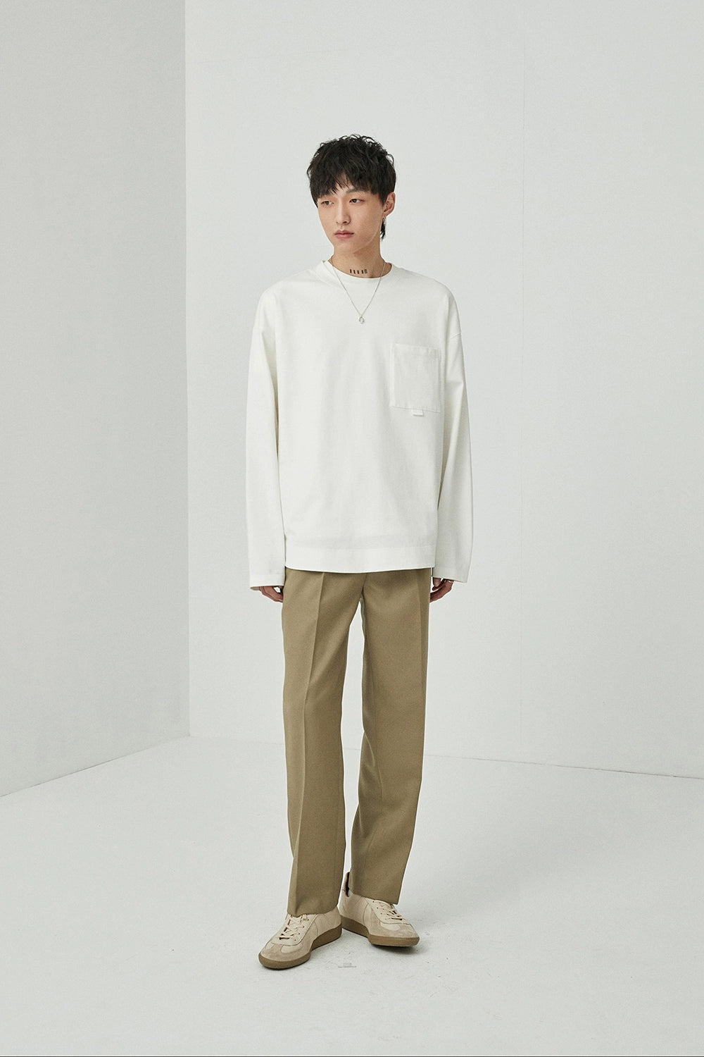 Loop-Pocket Round Neck Long Sleeve