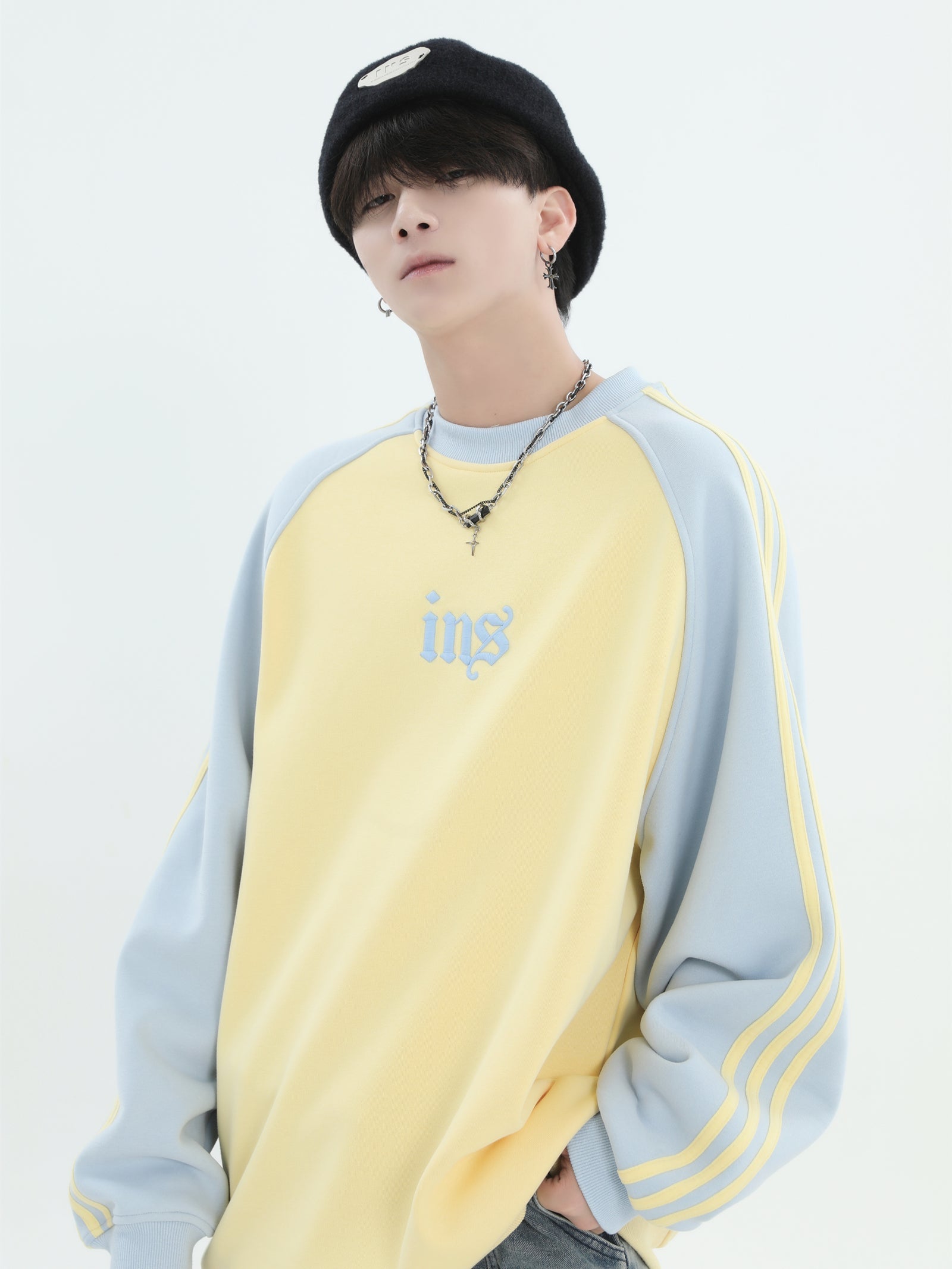 Embroidered Logo Crew Neck Sweater - chiclara