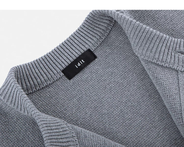 Minimal Crest Knit Cardigan
