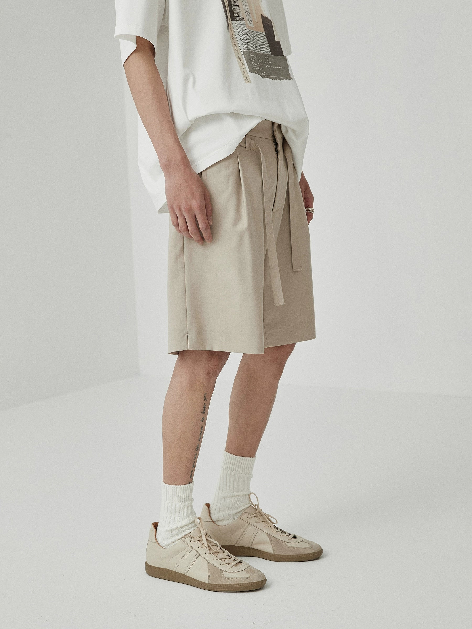 Drawstring Single-Pleat Shorts