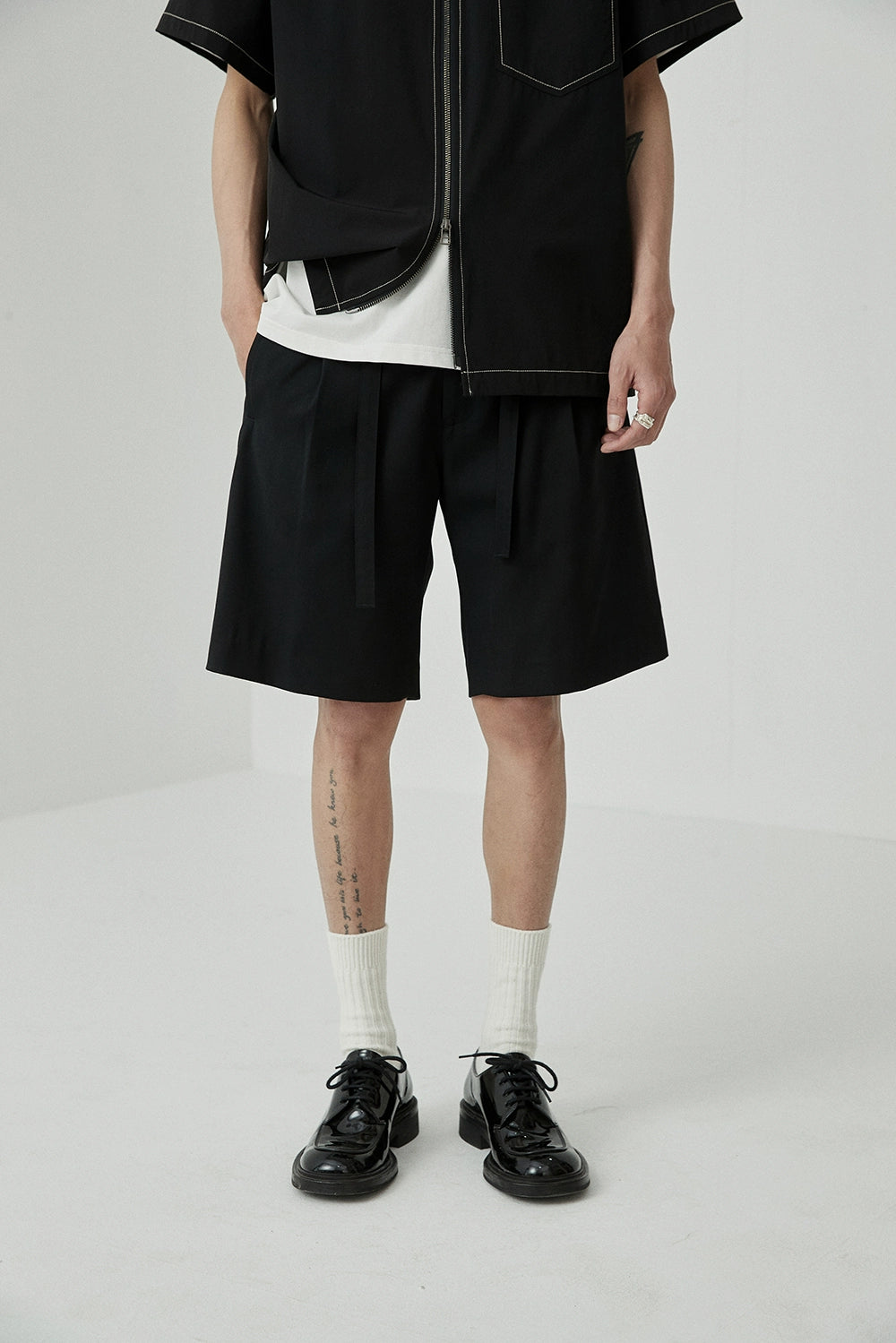 Drawstring Single-Pleat Shorts