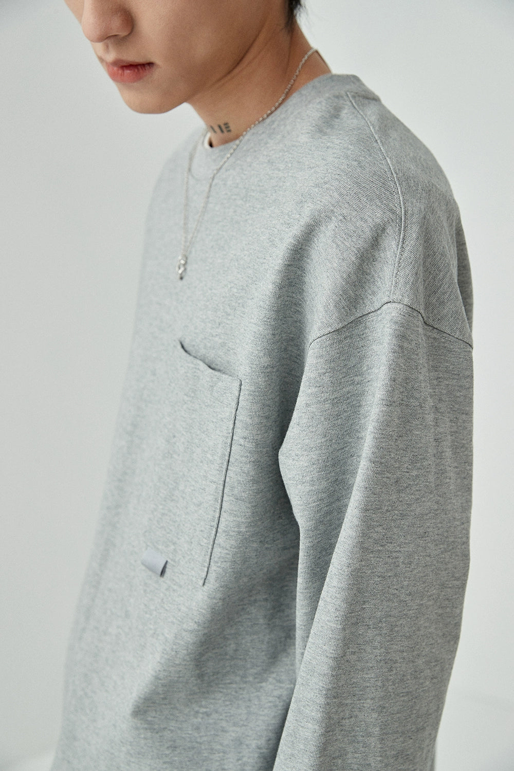 Loop-Pocket Round Neck Long Sleeve