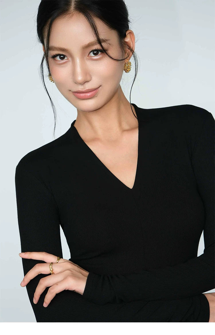 Merlot Line V‑Neck Ribbed Top
