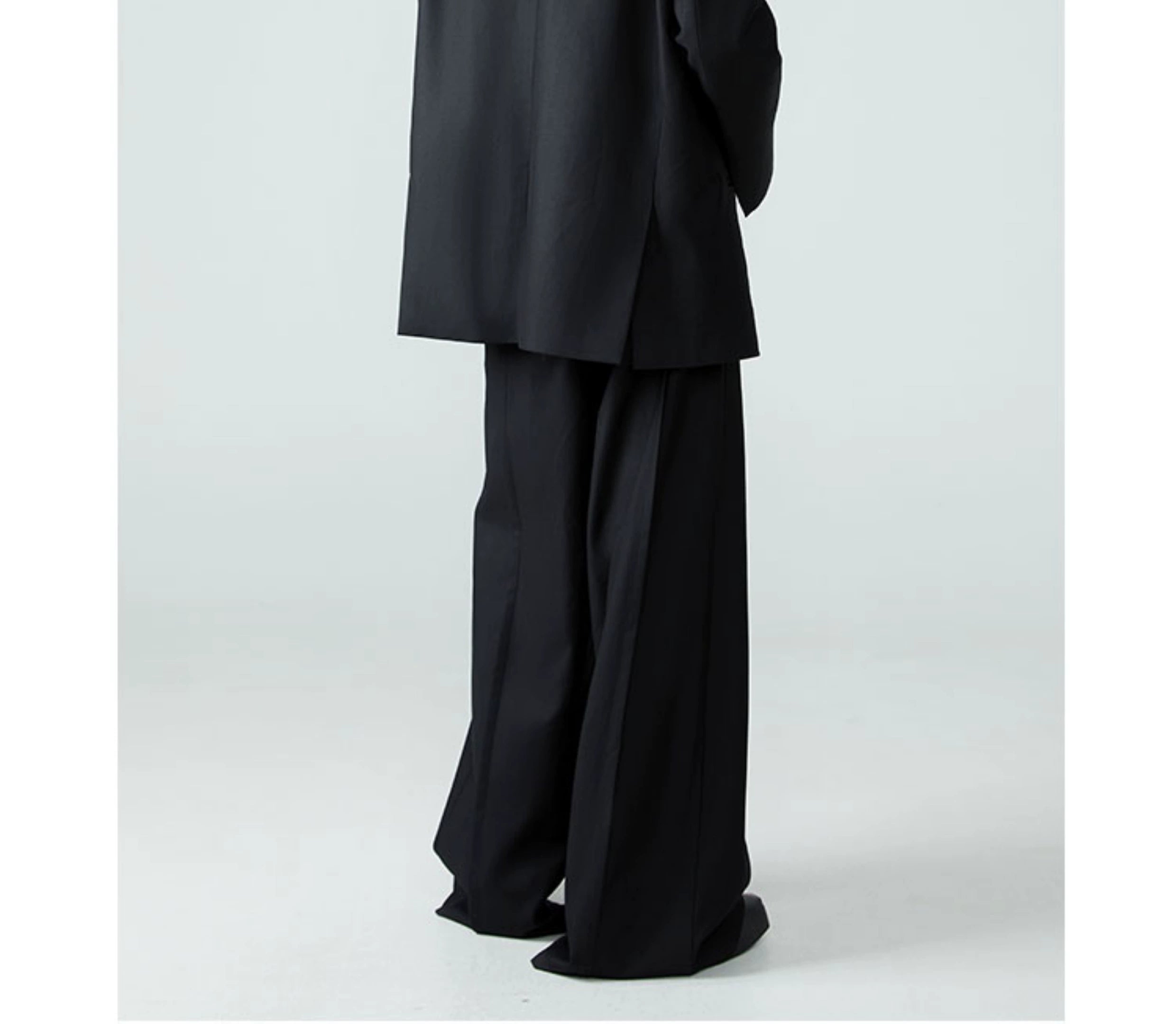 Black Structured Jacket With Padded Shoulders - chiclara