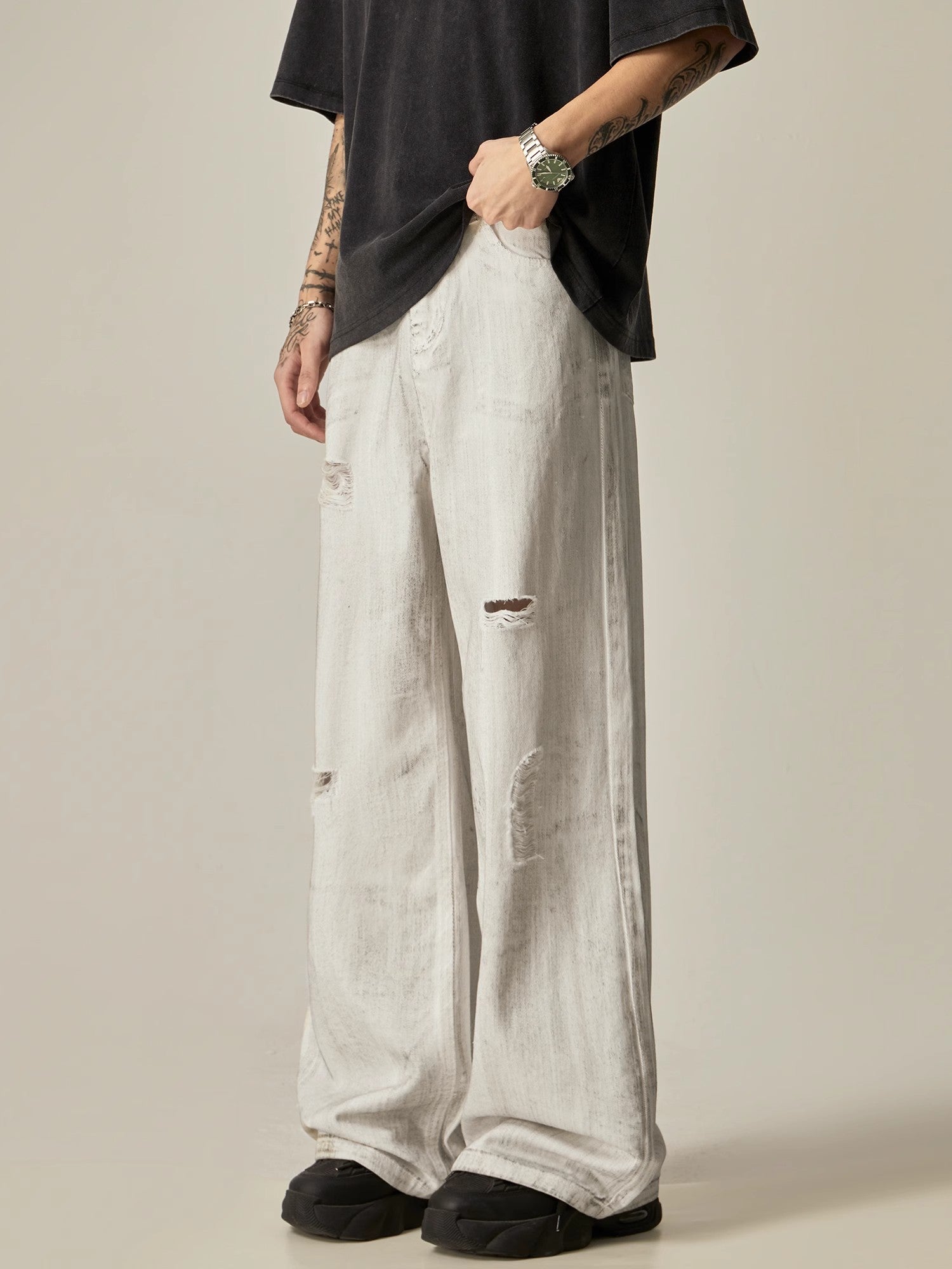 Distressed White Wide-Leg Denim Jeans