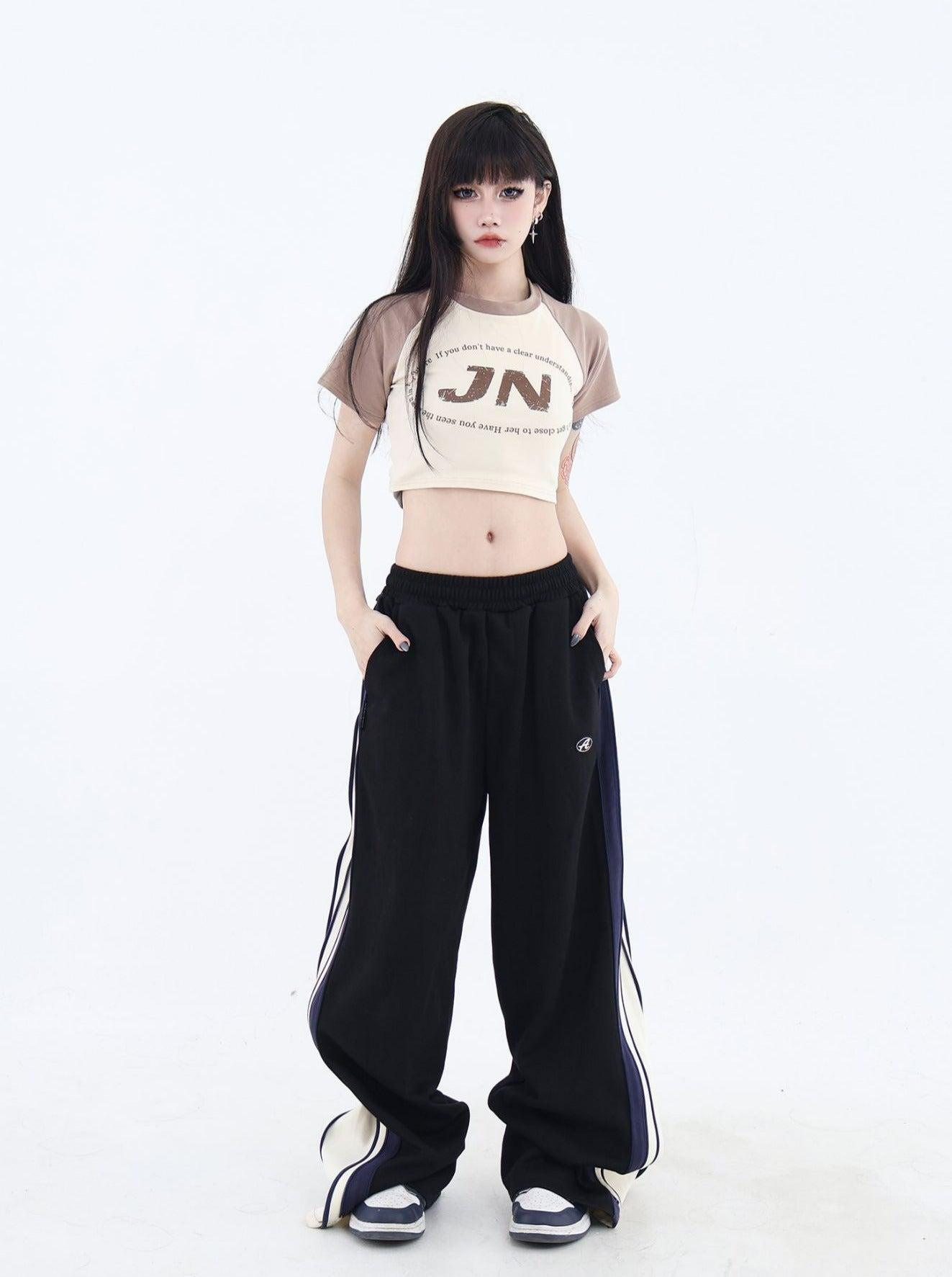 Cropped T-Shirt with Logo and Slogan - chiclara