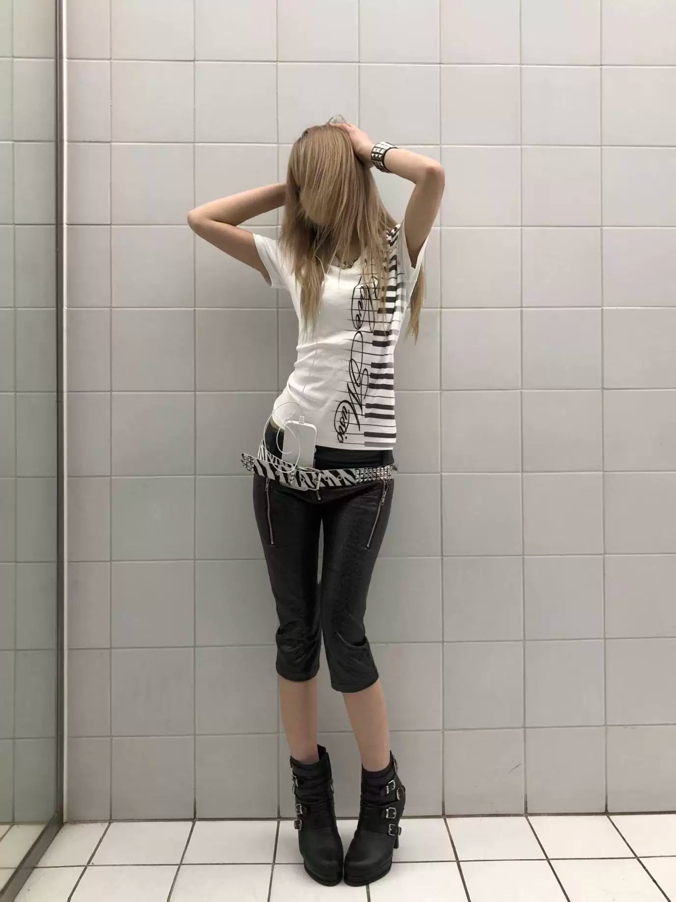 Keys Treble Clef V‑Neck Tee