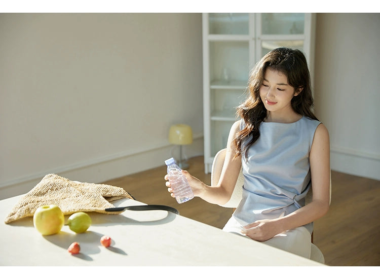Short-Sleeve Top with a Side Knot and Front Slit Detail