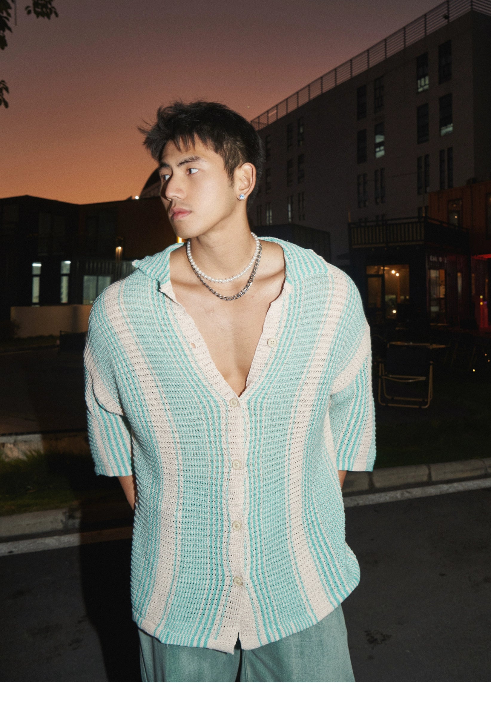 스트라이프 버튼 니트 카디건