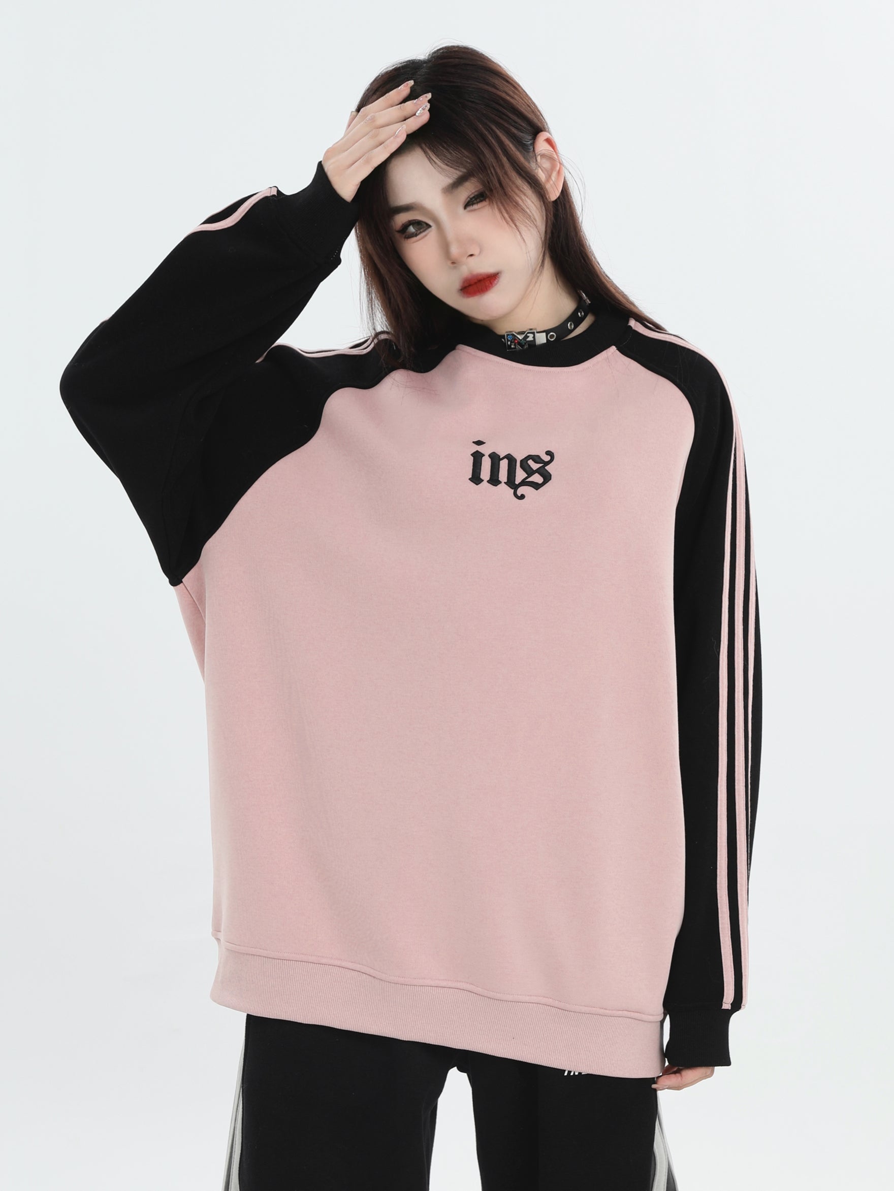 Embroidered Logo Crew Neck Sweater - chiclara