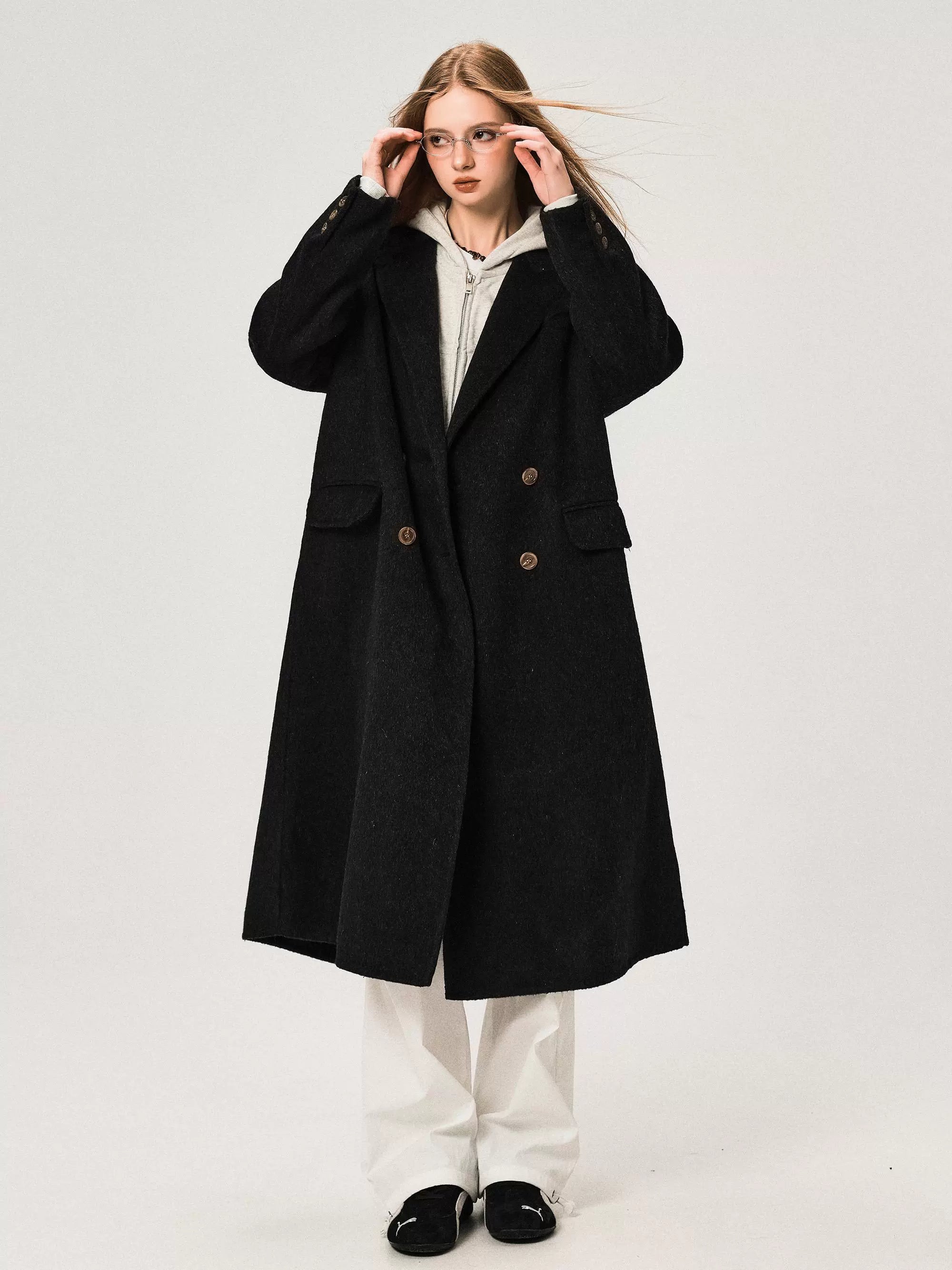 Manteau de laine d'épaule régulière de longueur