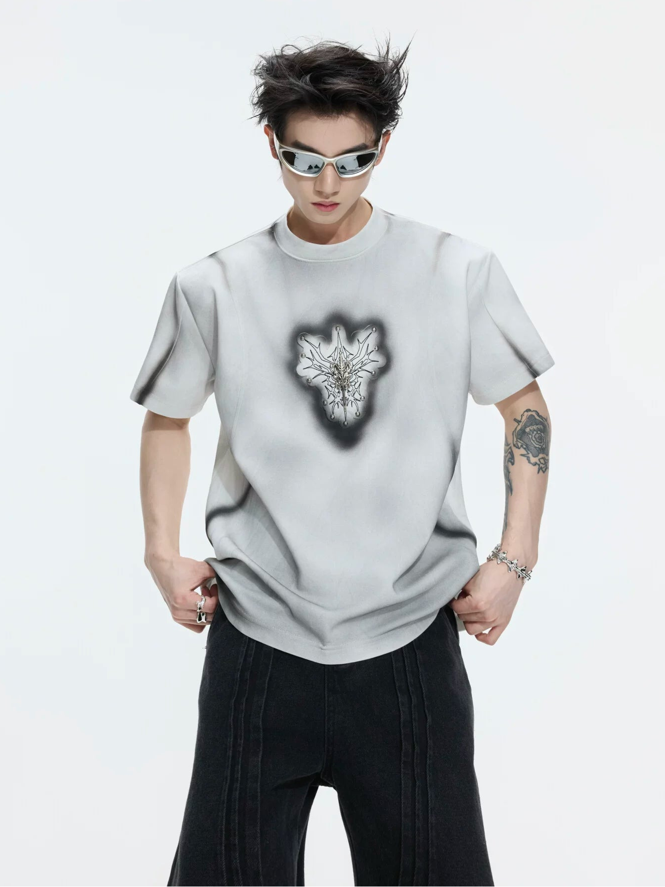 Airbrushed Emblem Graphic Crewneck T Shirt