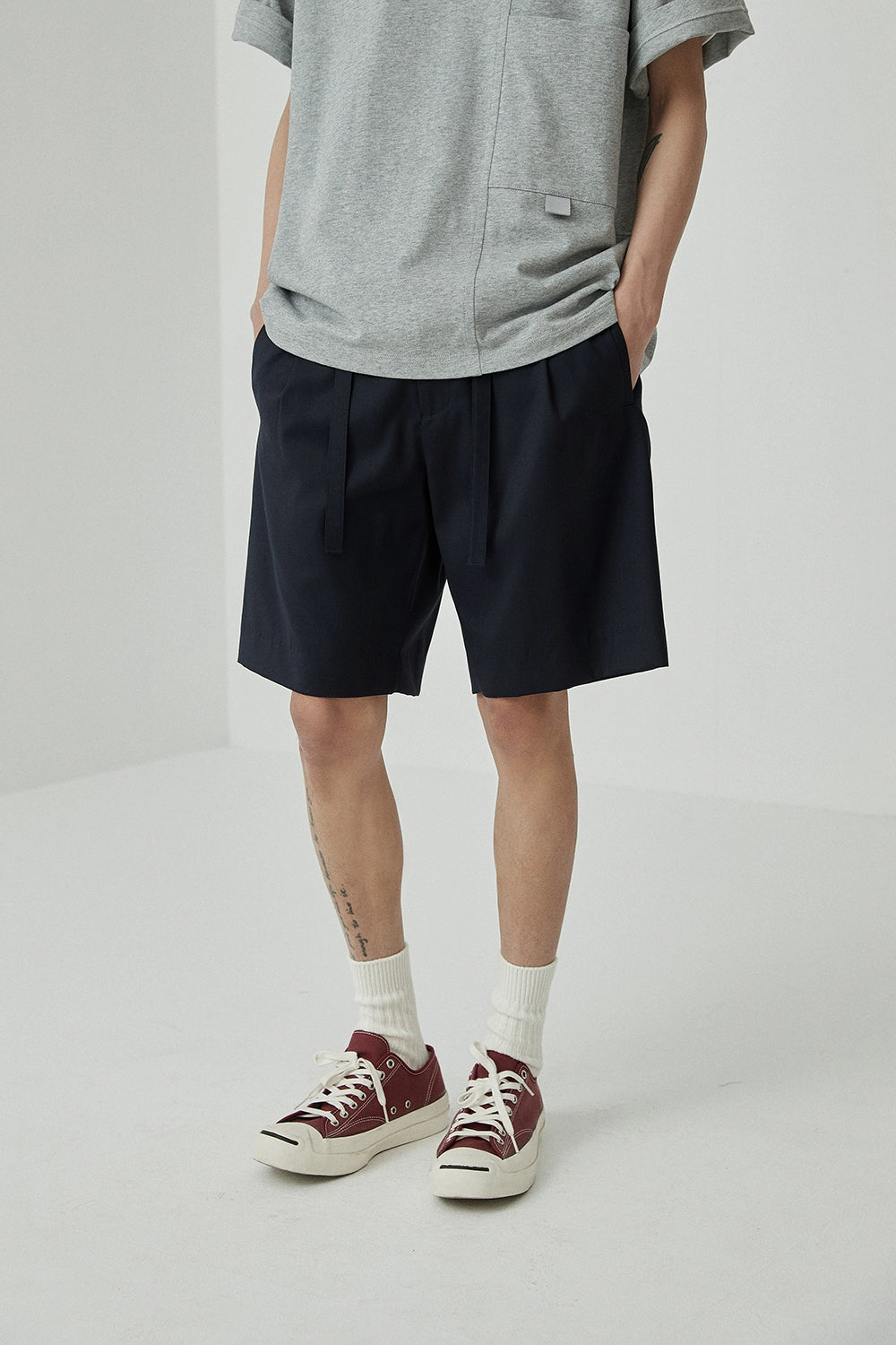 Drawstring Single-Pleat Shorts