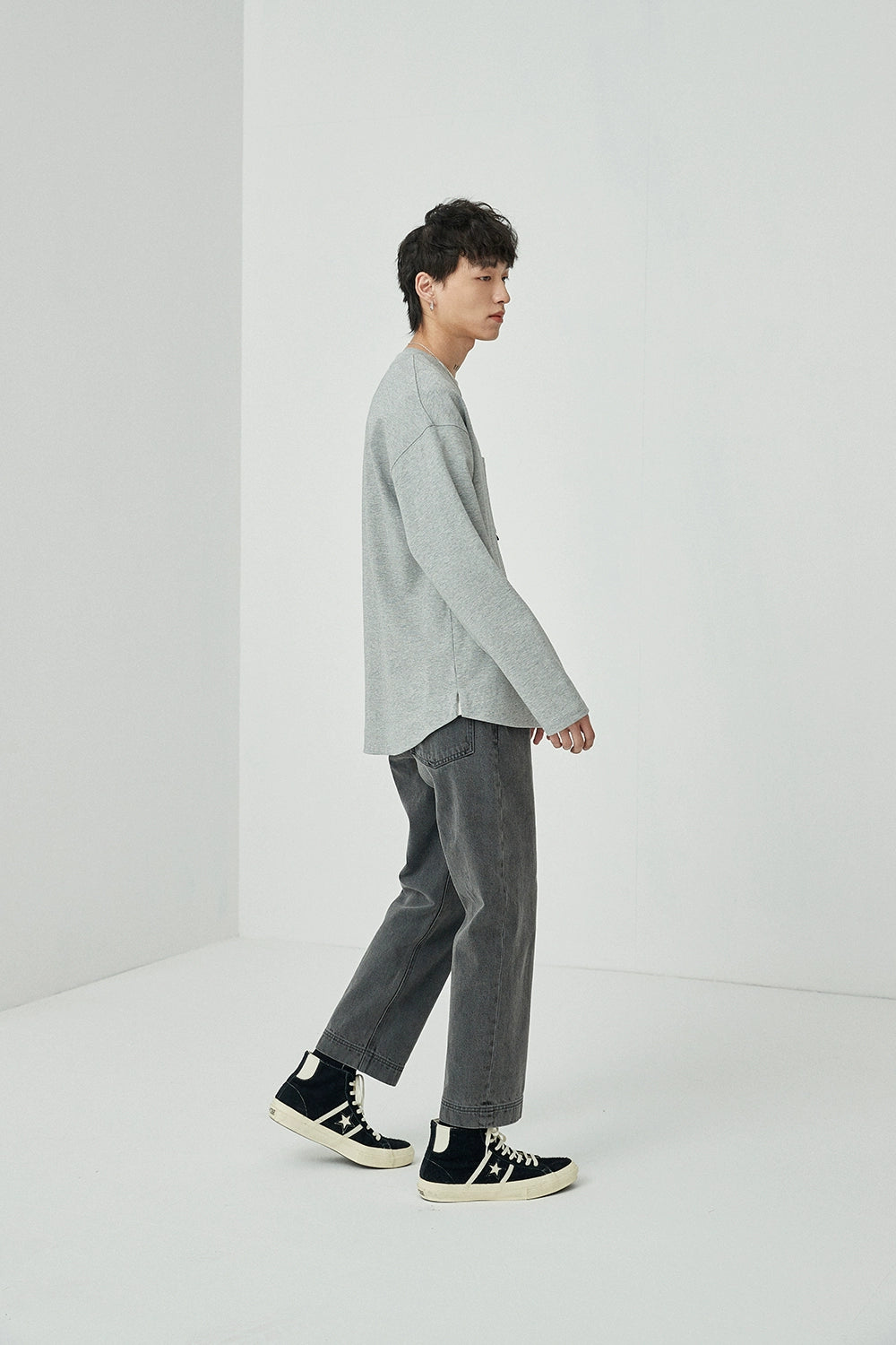 Loop-Pocket Round Neck Long Sleeve