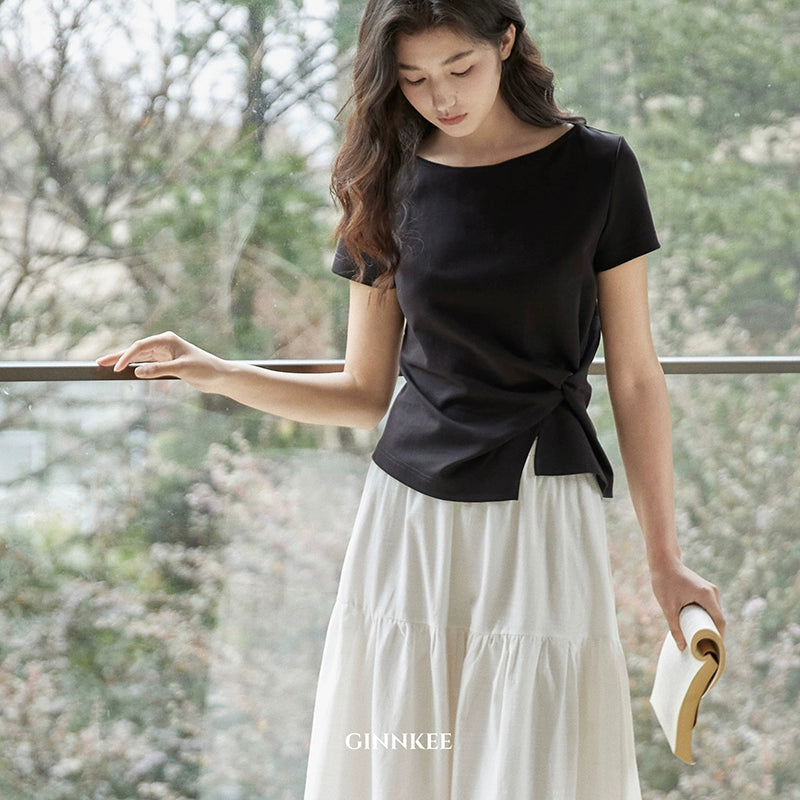 Short-Sleeve Top with a Side Knot and Front Slit Detail
