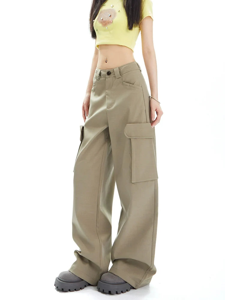 Wide-Leg Cargo Pants in Khaki