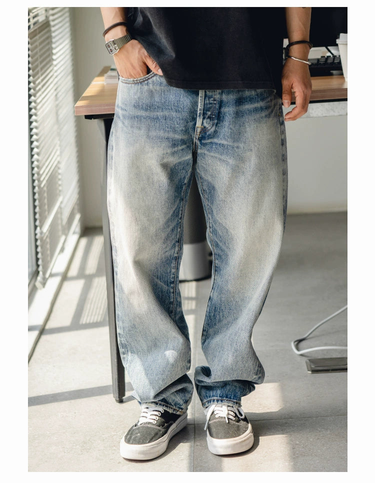 Gewaschene und verzweifelte Jeans -Jeans