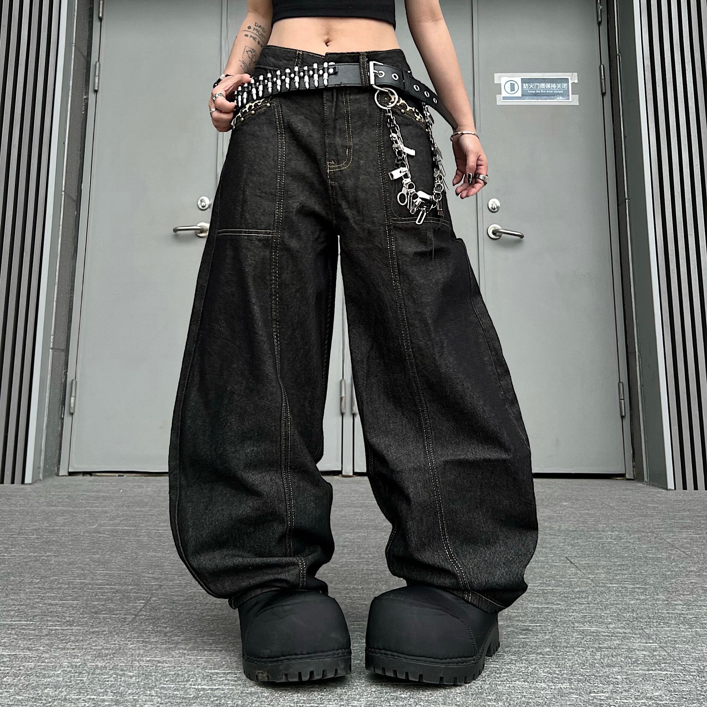 Men's Embroidered Washed Wide-Leg Jeans