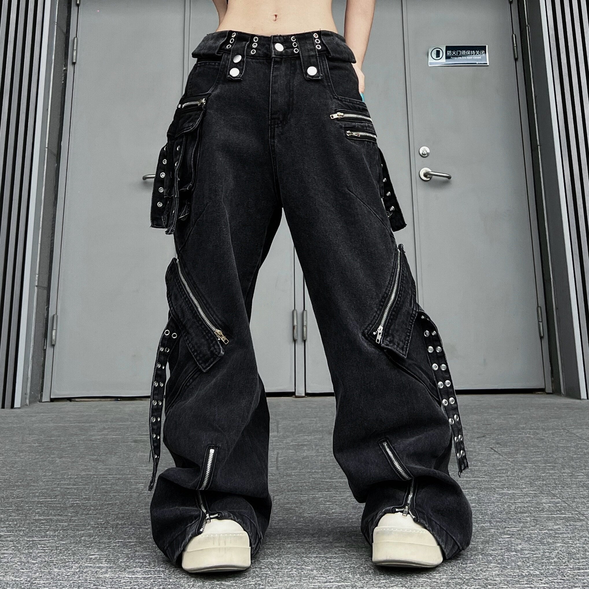 Men's Strap-Rivet Wide-Leg Cargo Jeans