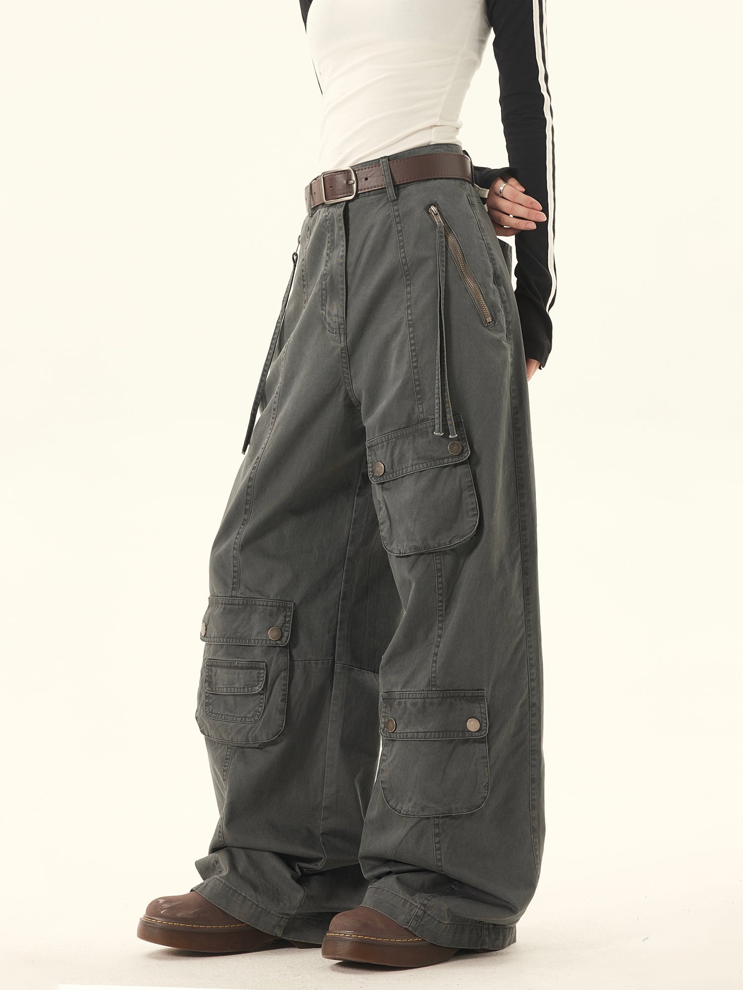 Multi-Utility Pocket Wide-Leg Cargo Pants