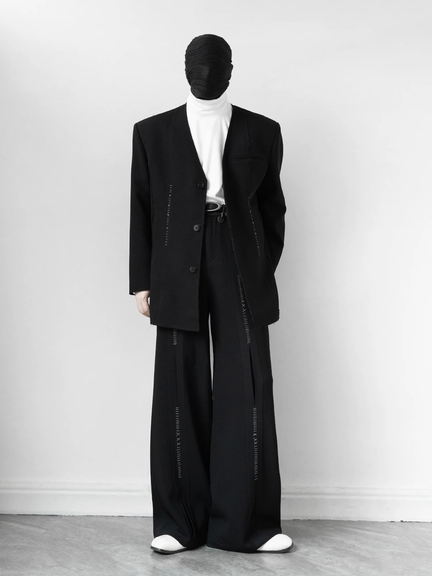 Ravel Edge Minimal V-Neck Blazer