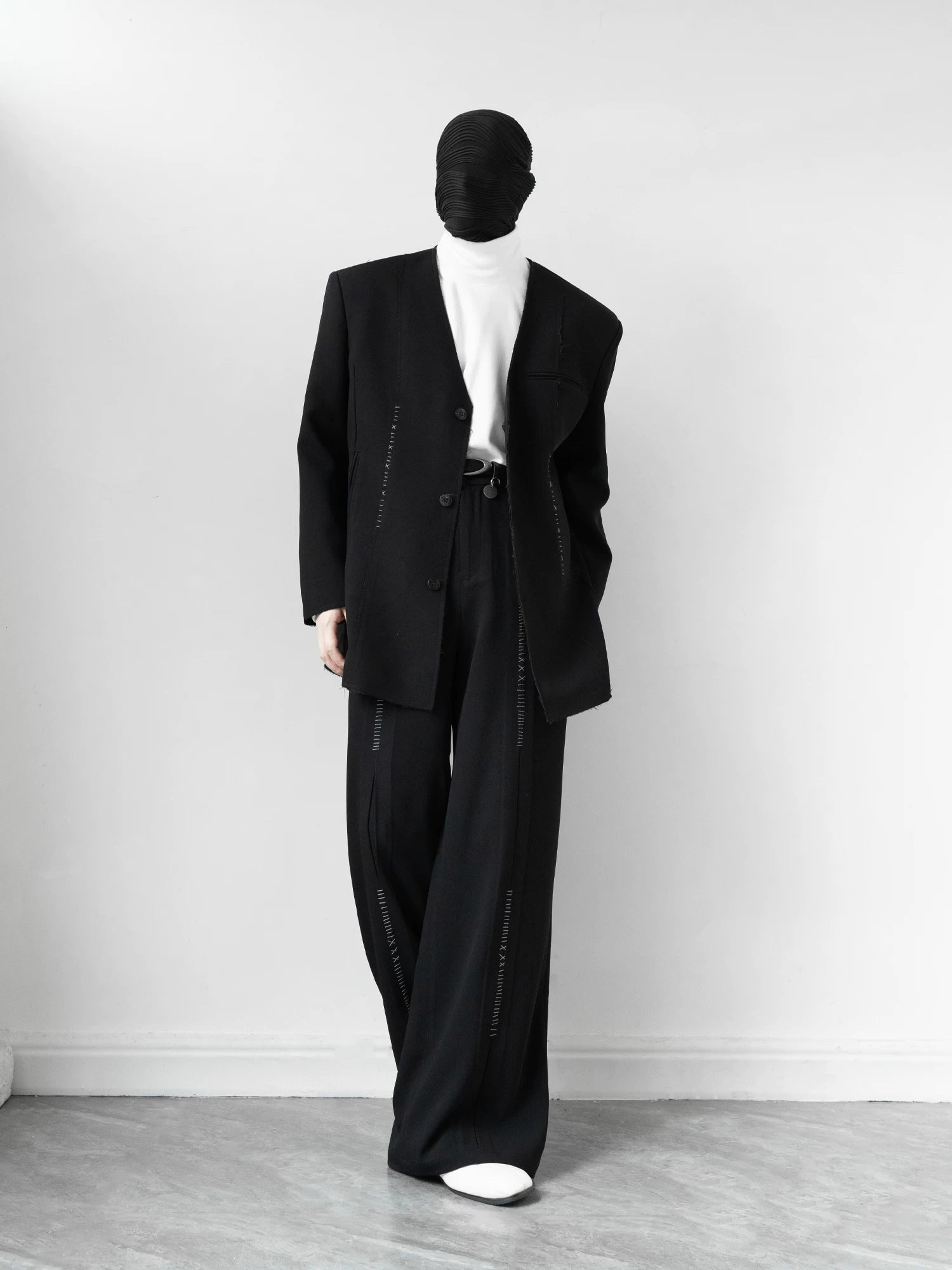 Ravel Edge Minimal V-Neck Blazer