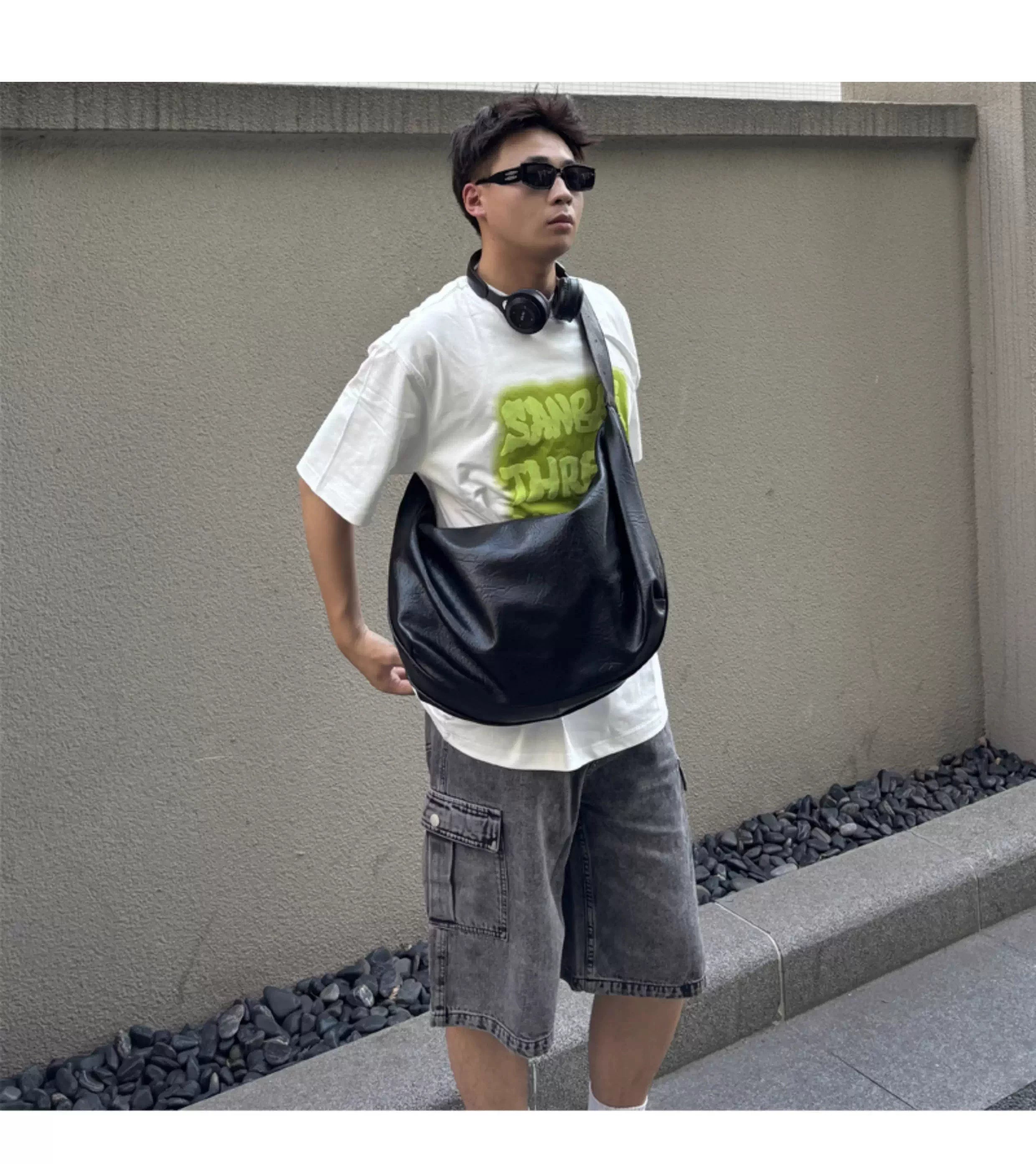 Noir Flow Crescent Sling