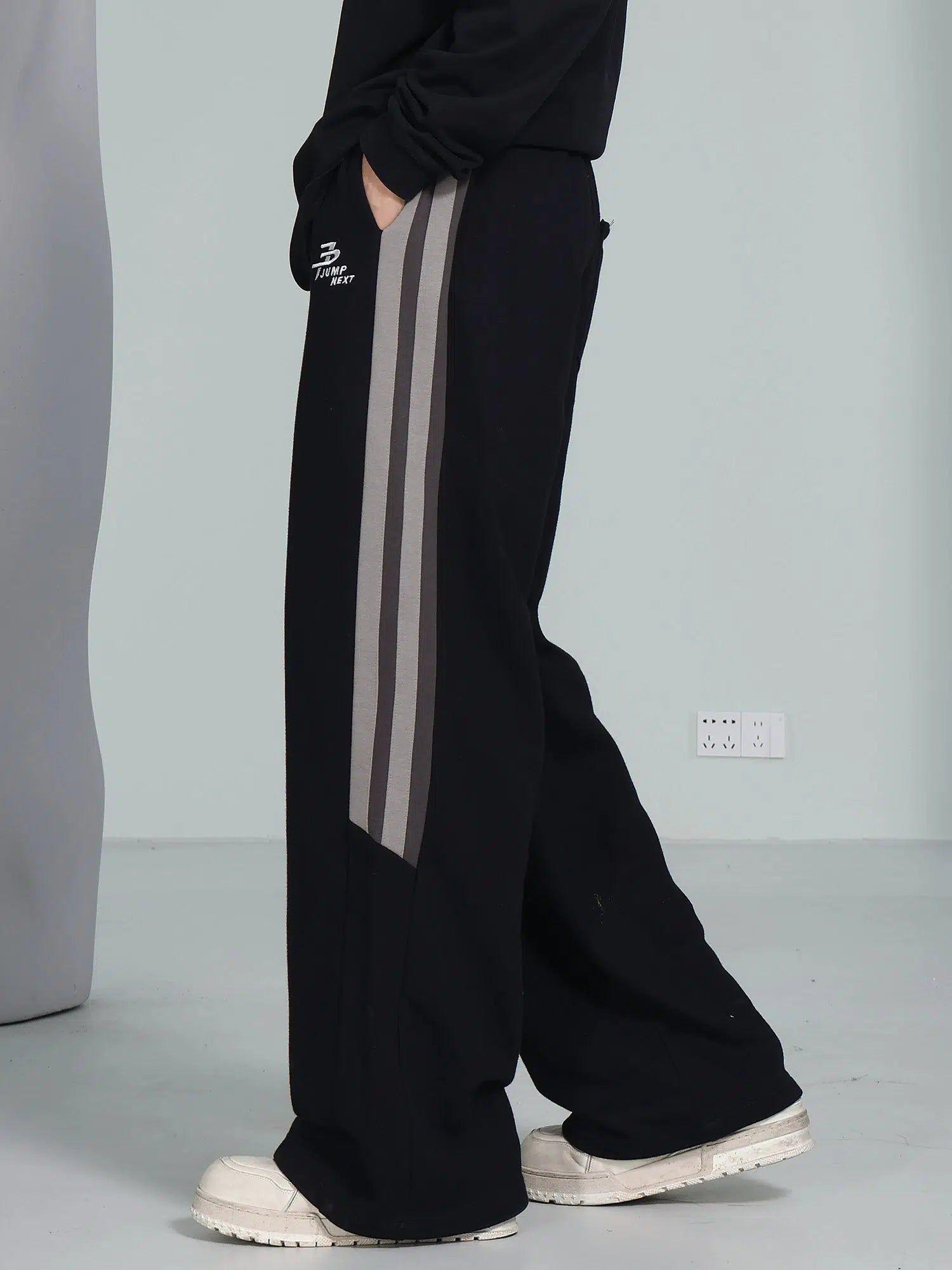 Casual Sweatpants with Bootcut and Stripes - chiclara