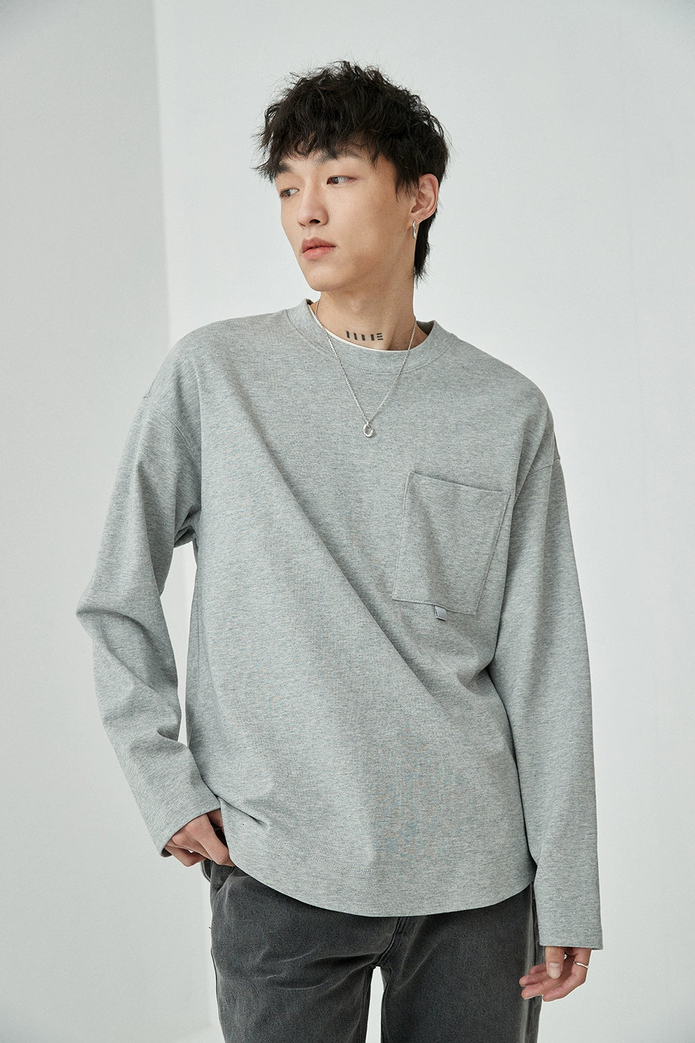 Loop-Pocket Round Neck Long Sleeve