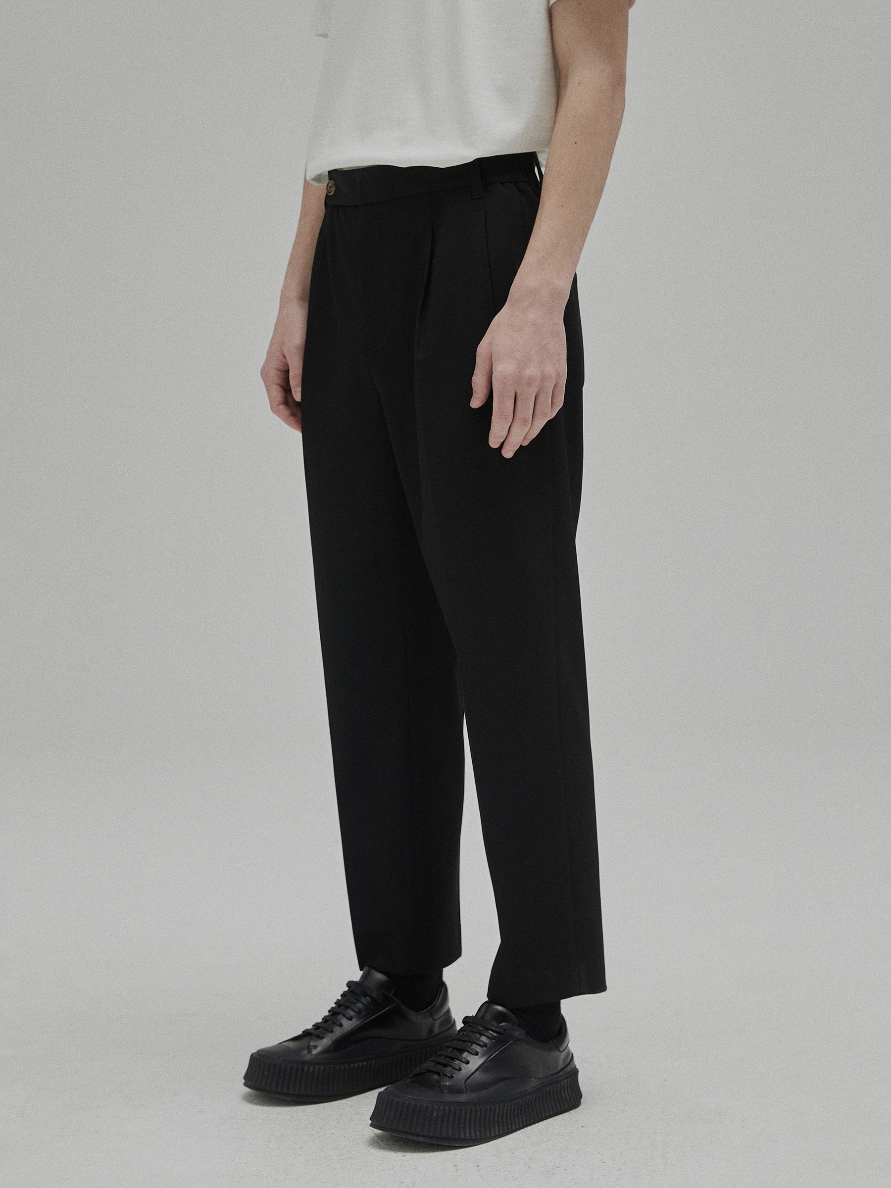 Tapered Comfort Cropped Pants