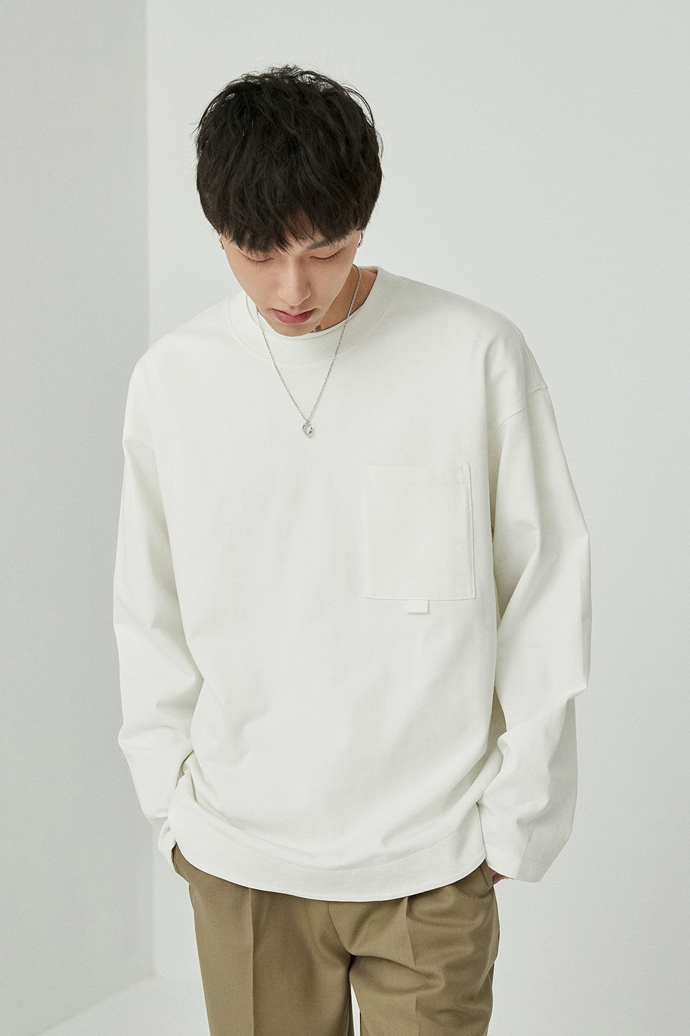 Loop-Pocket Round Neck Long Sleeve