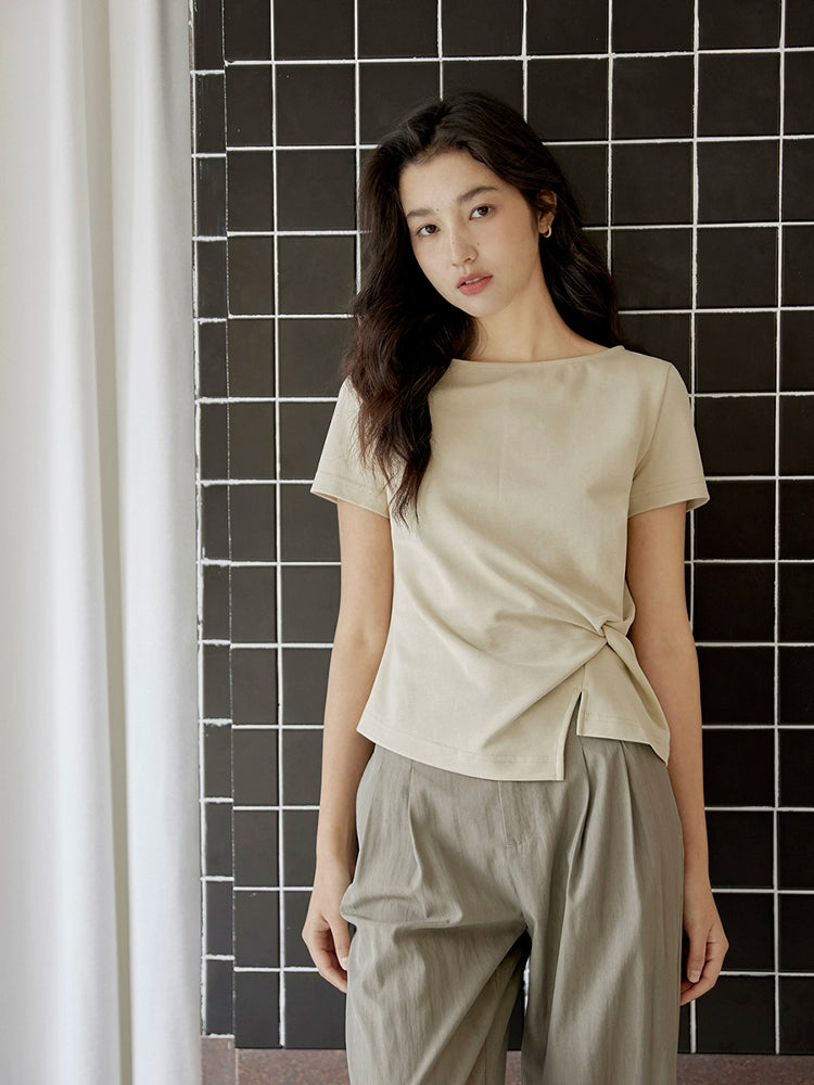 Short-Sleeve Top with a Side Knot and Front Slit Detail