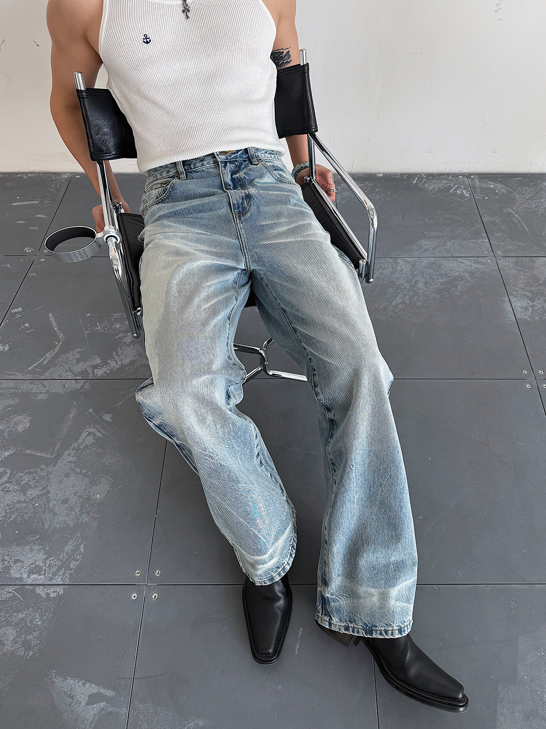 Light Wash Relaxed Fit Jeans