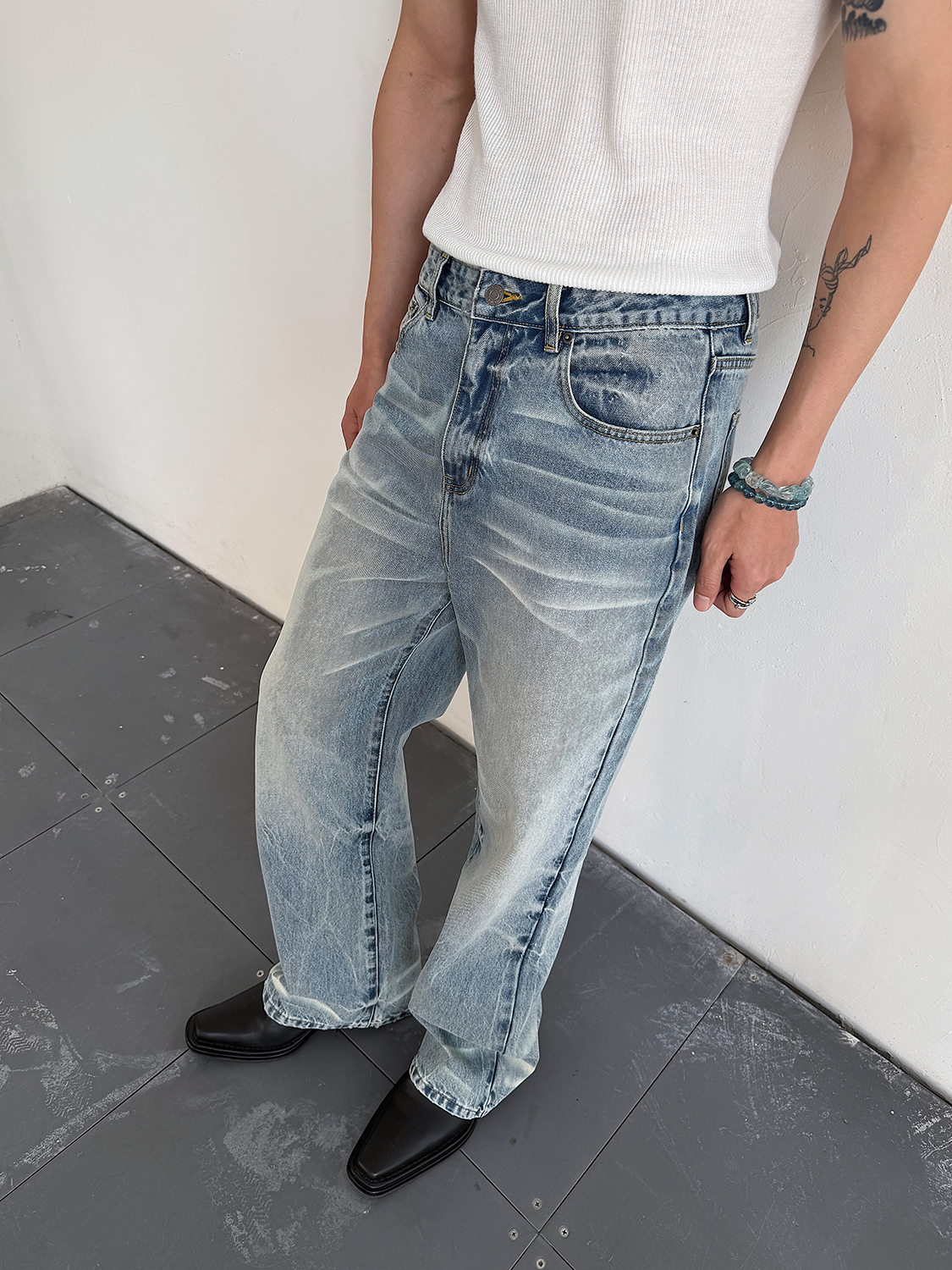 Light Wash Relaxed Fit Jeans