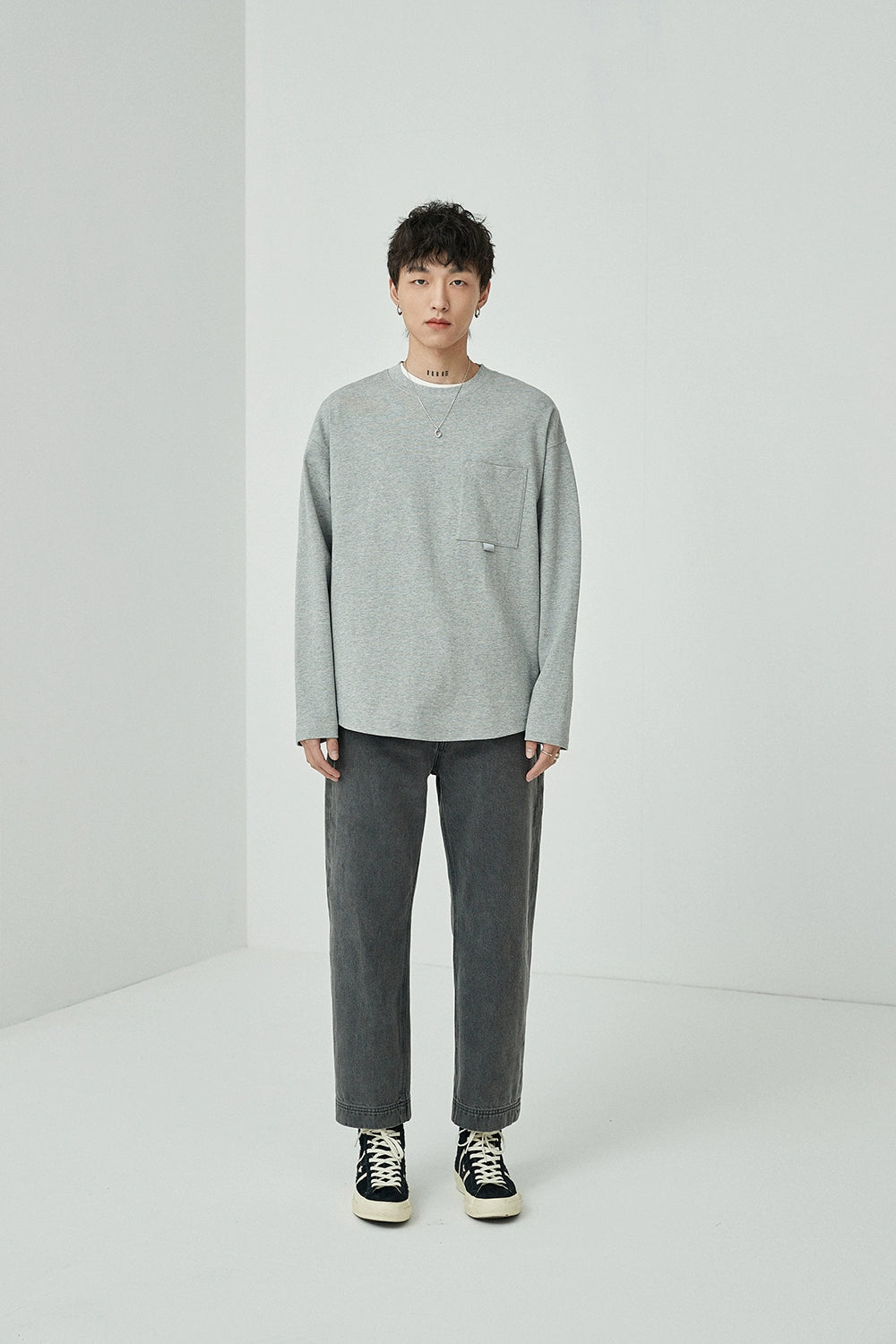 Loop-Pocket Round Neck Long Sleeve