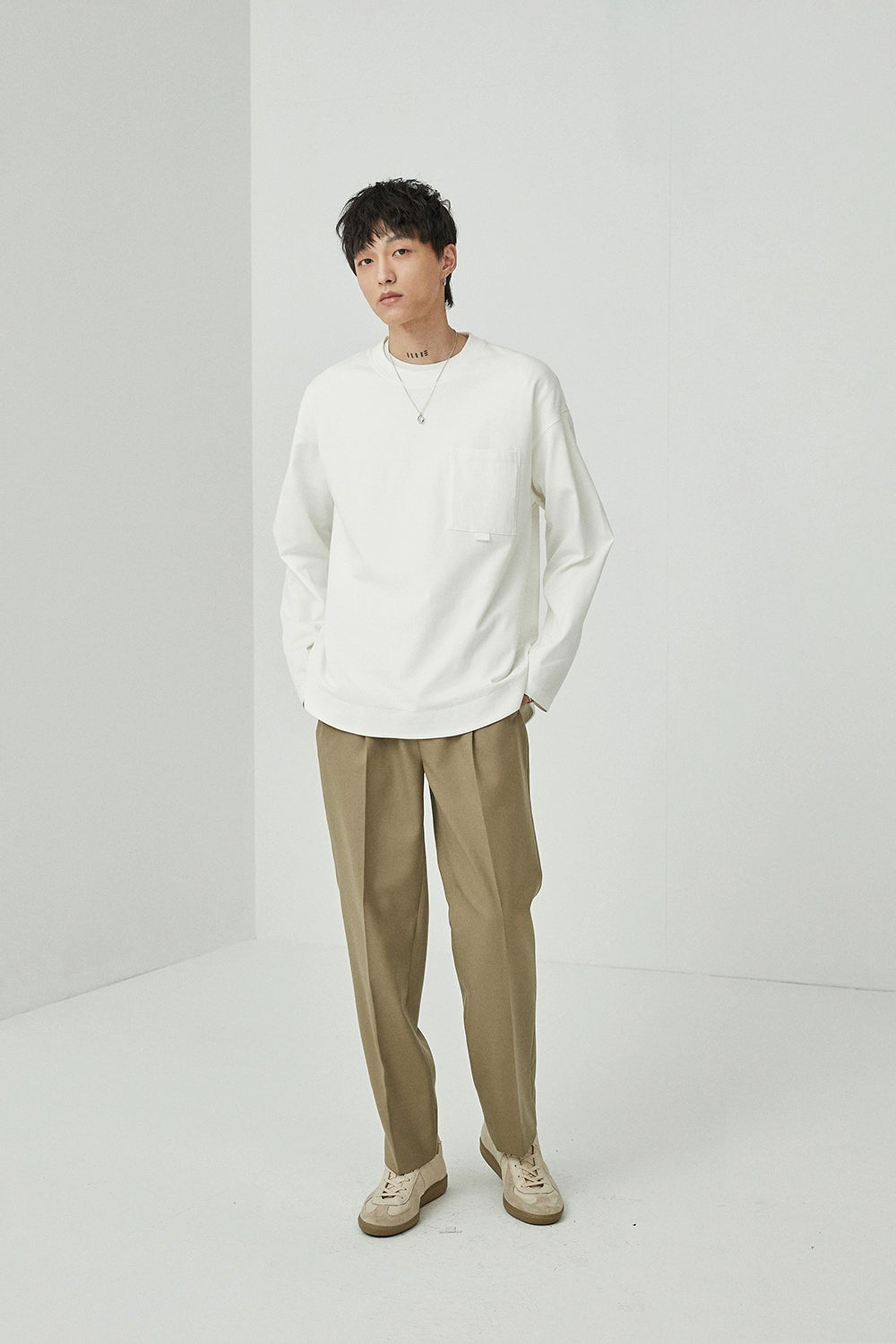 Loop-Pocket Round Neck Long Sleeve