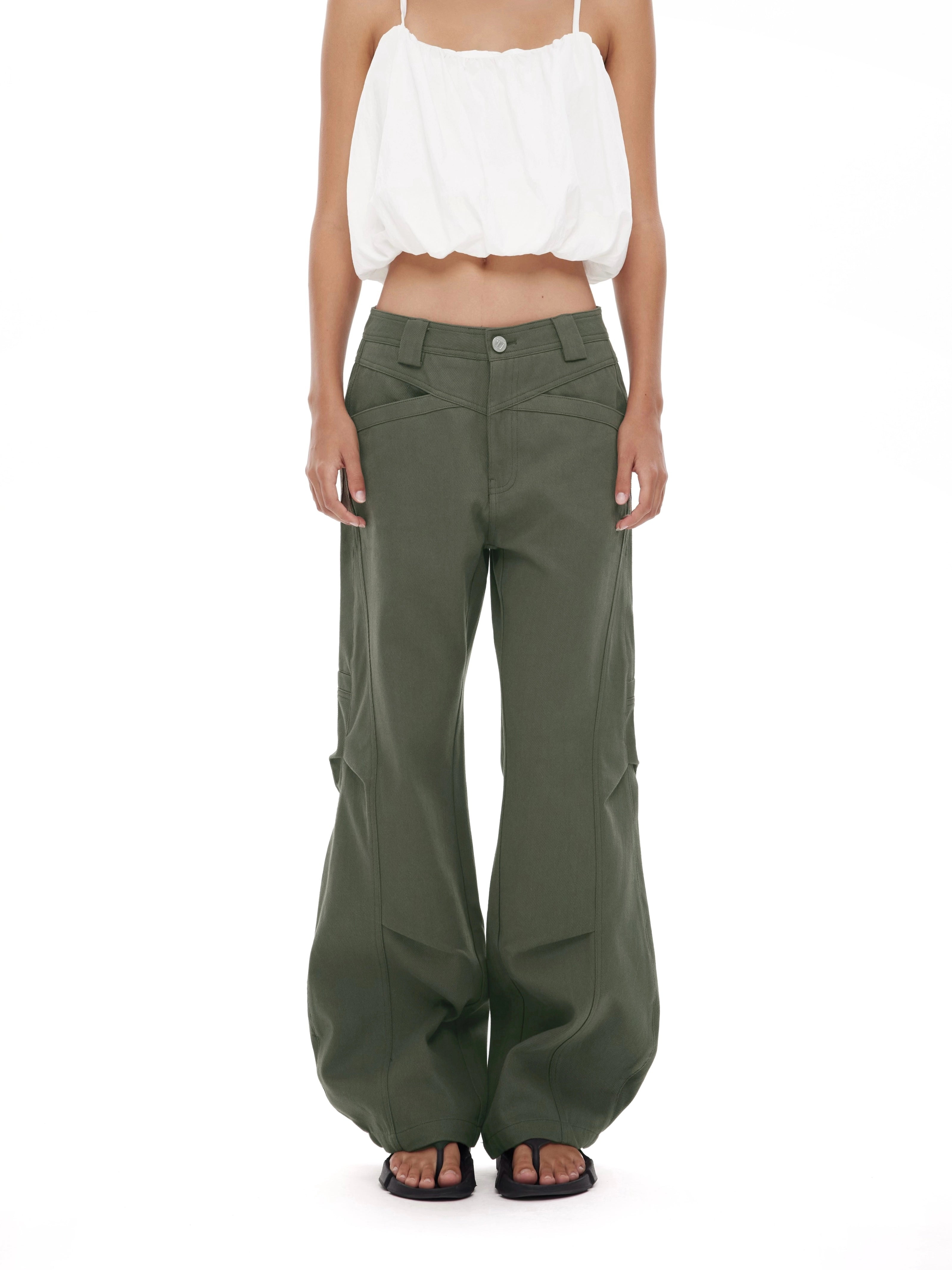 Pantalones de carga verde militar antiguo