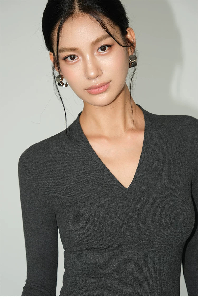 Merlot Line V‑Neck Ribbed Top