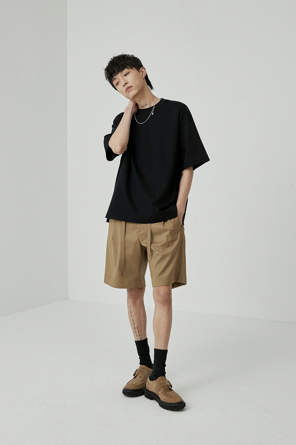 Drawstring Single-Pleat Shorts