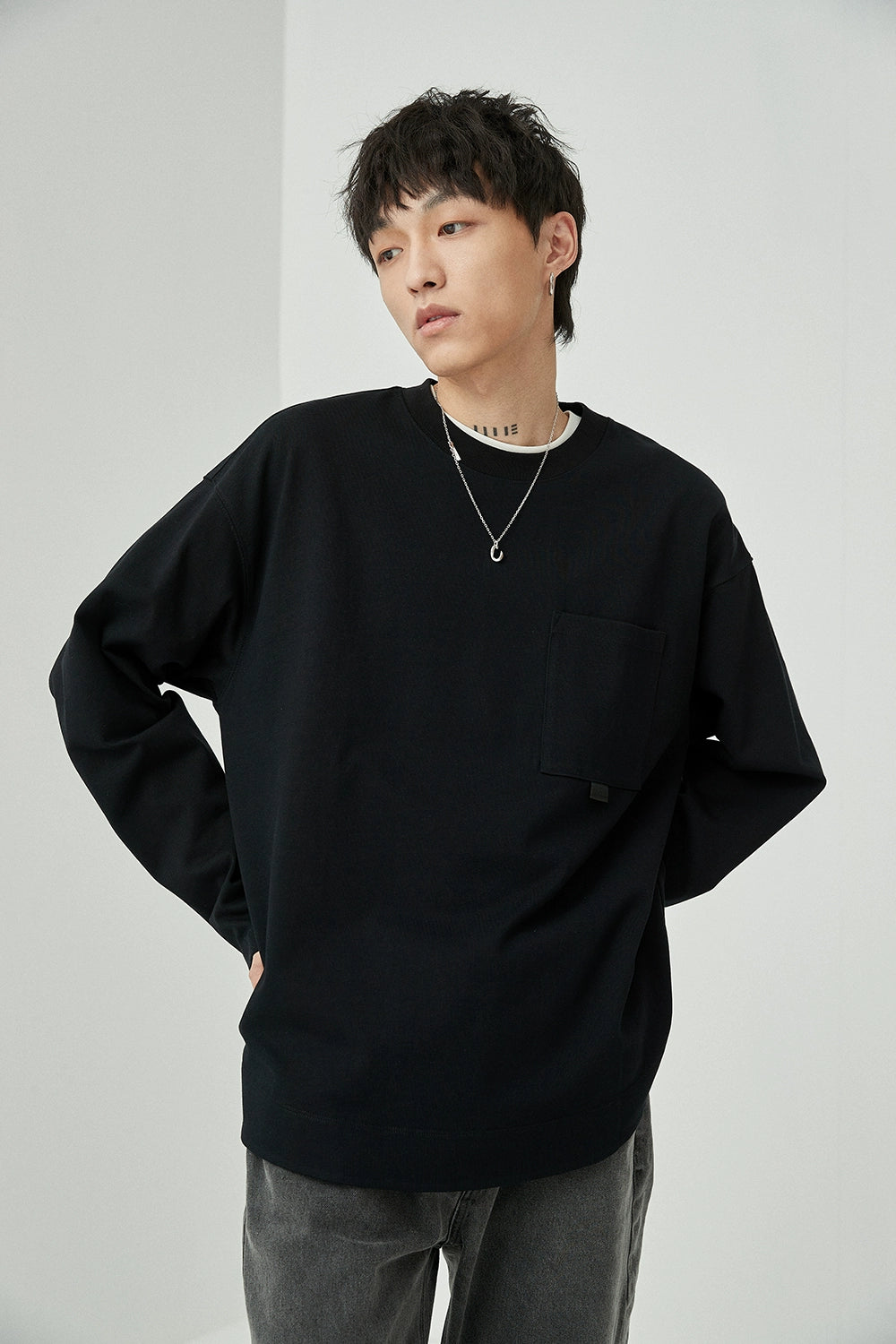 Loop-Pocket Round Neck Long Sleeve