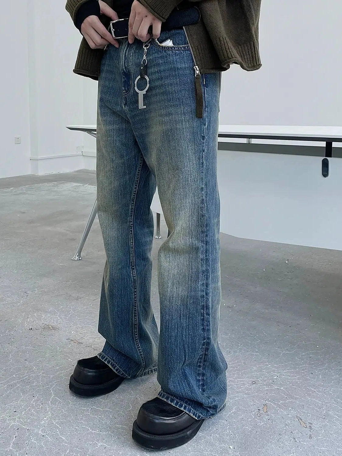 Regular Fit Washed & Faded Jeans - chiclara