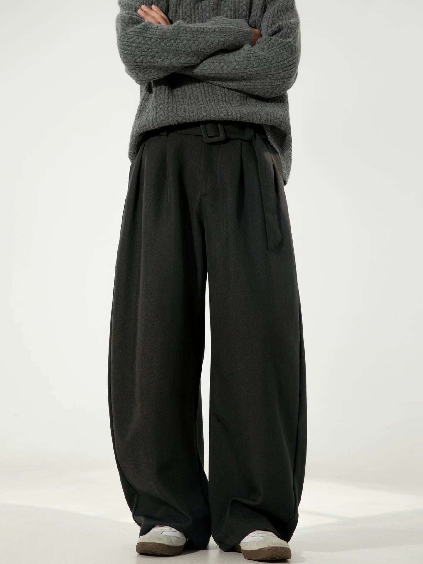 Belted Linen-Texture Curve Trousers