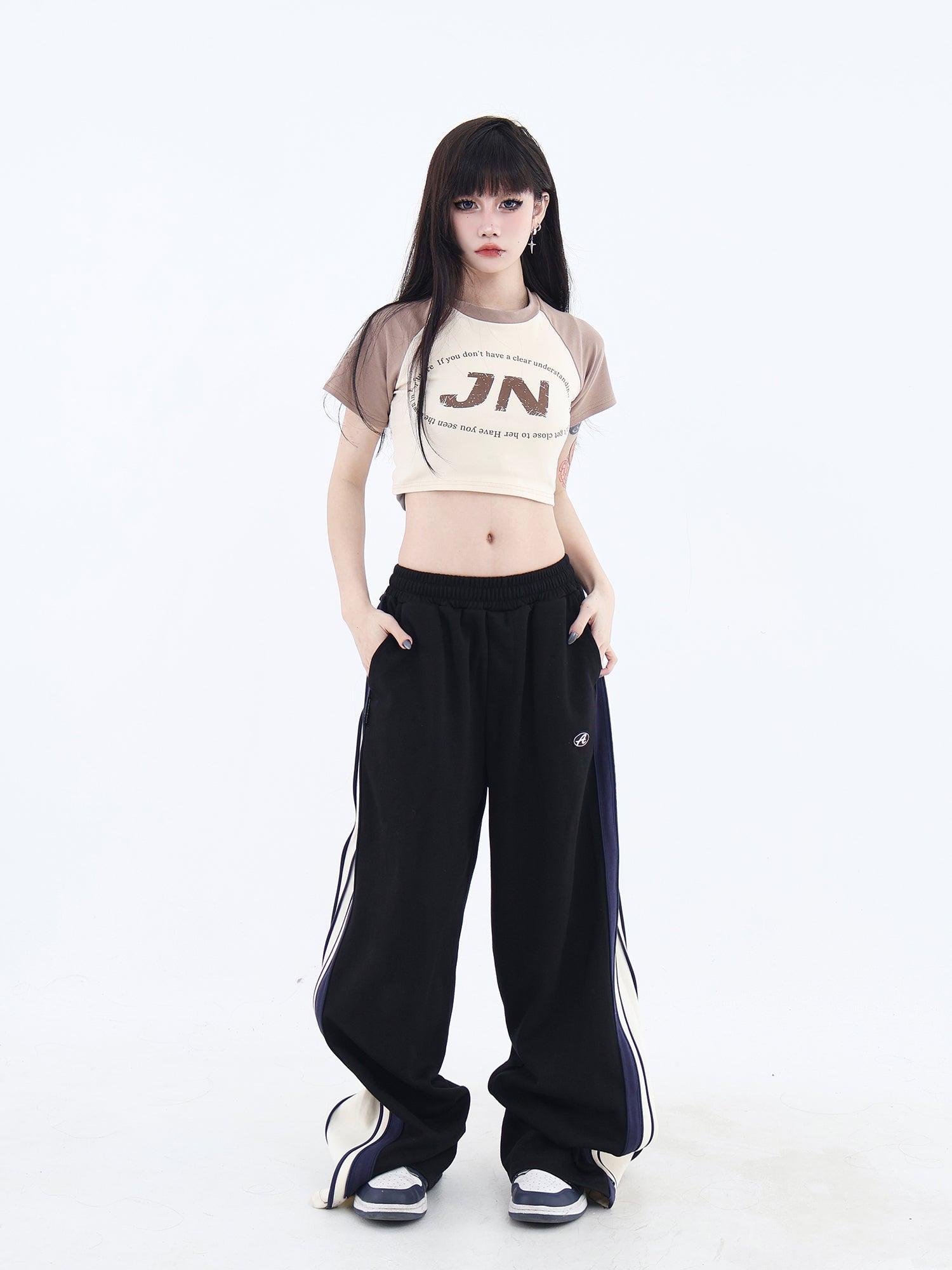 Cropped T-Shirt with Logo and Slogan - chiclara