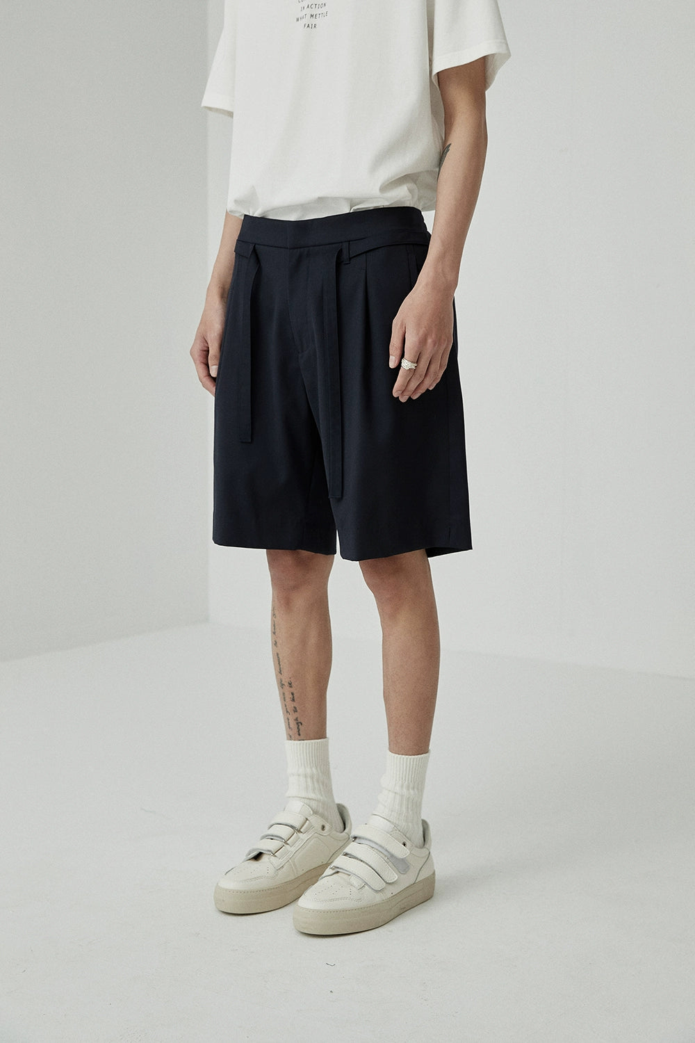 Drawstring Single-Pleat Shorts