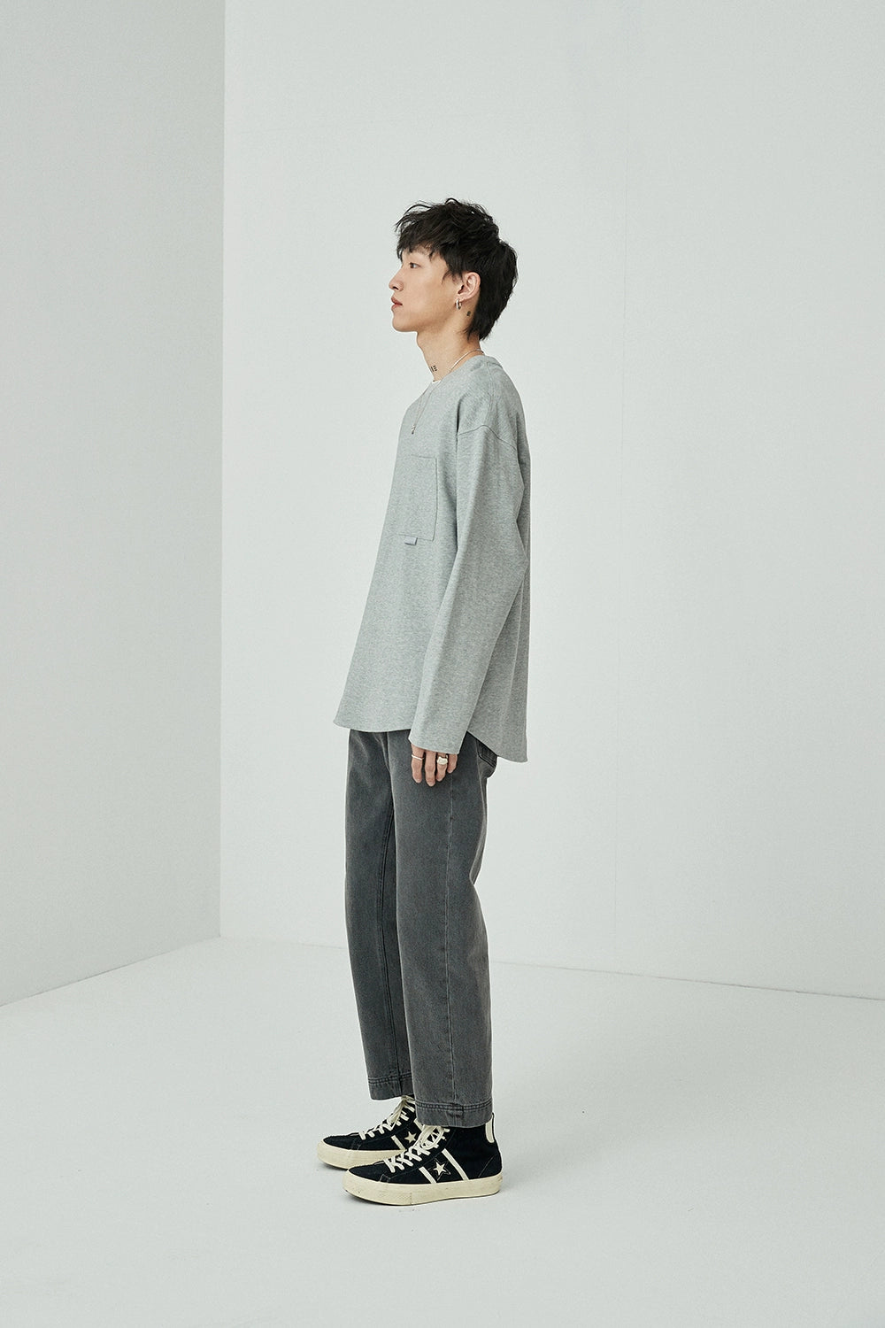 Loop-Pocket Round Neck Long Sleeve