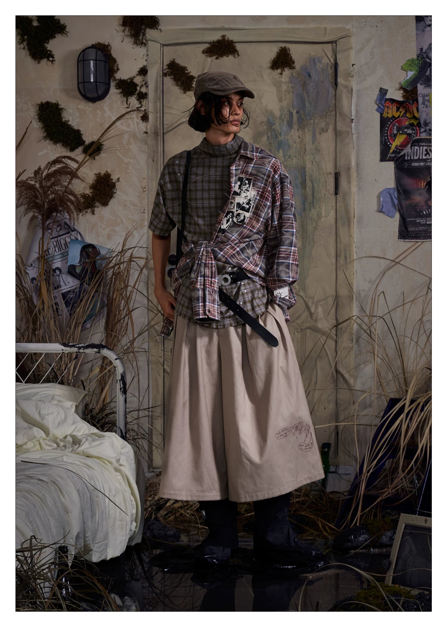 Language Blade Pleated Cropped Trousers - relaxed front look